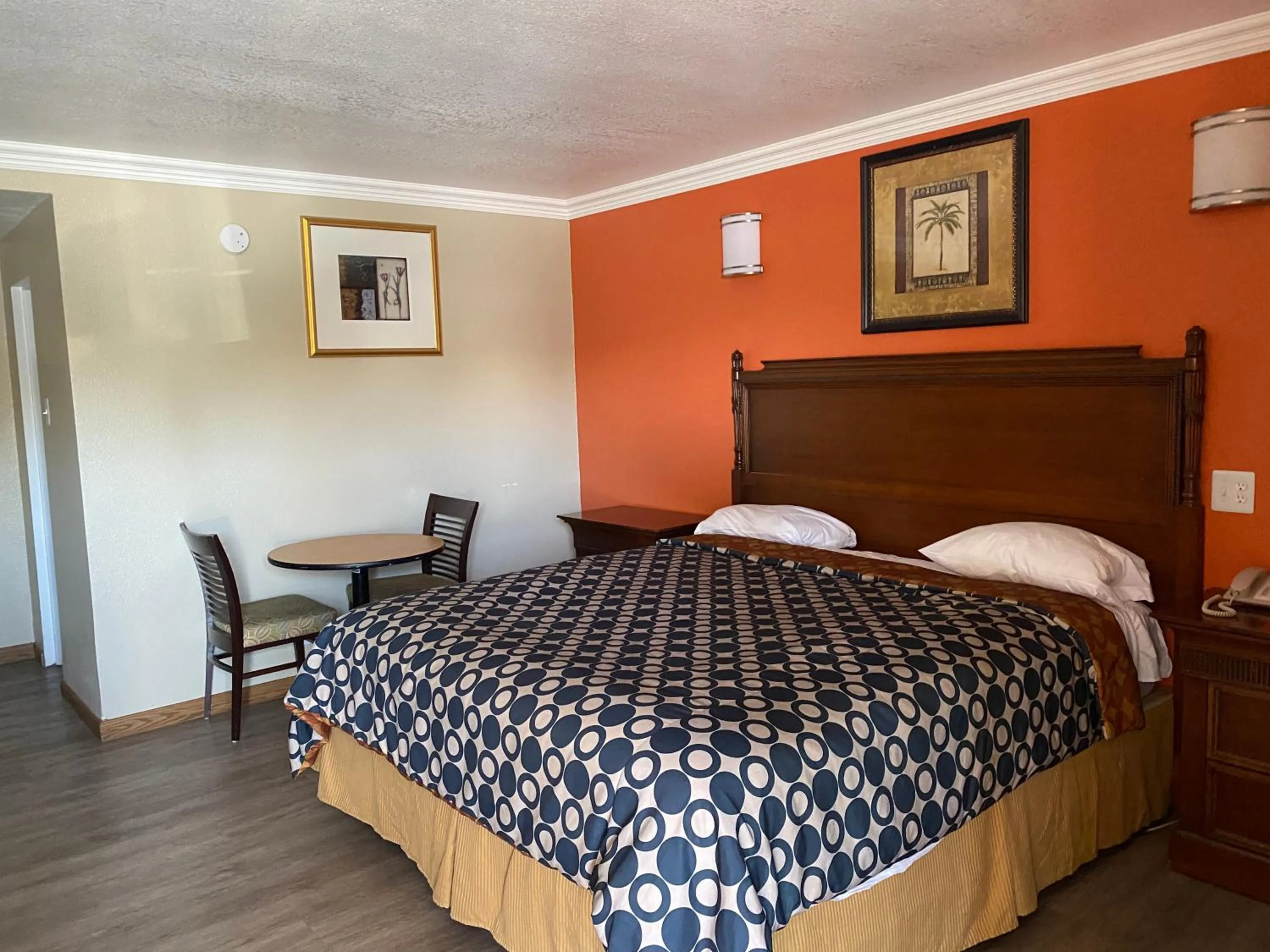 Bed in Downtown Motel 7