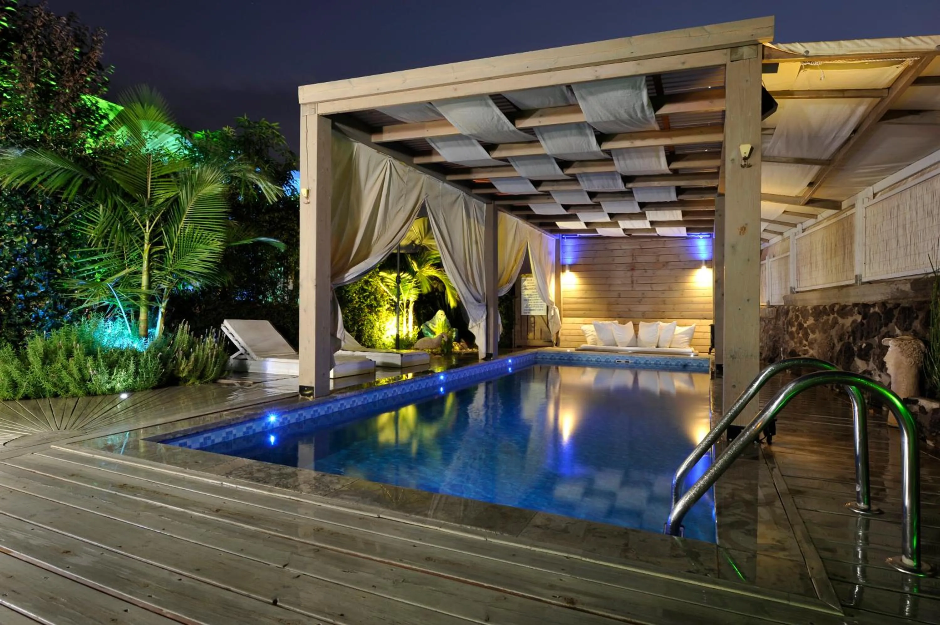 Swimming pool in Piazza Del Sol