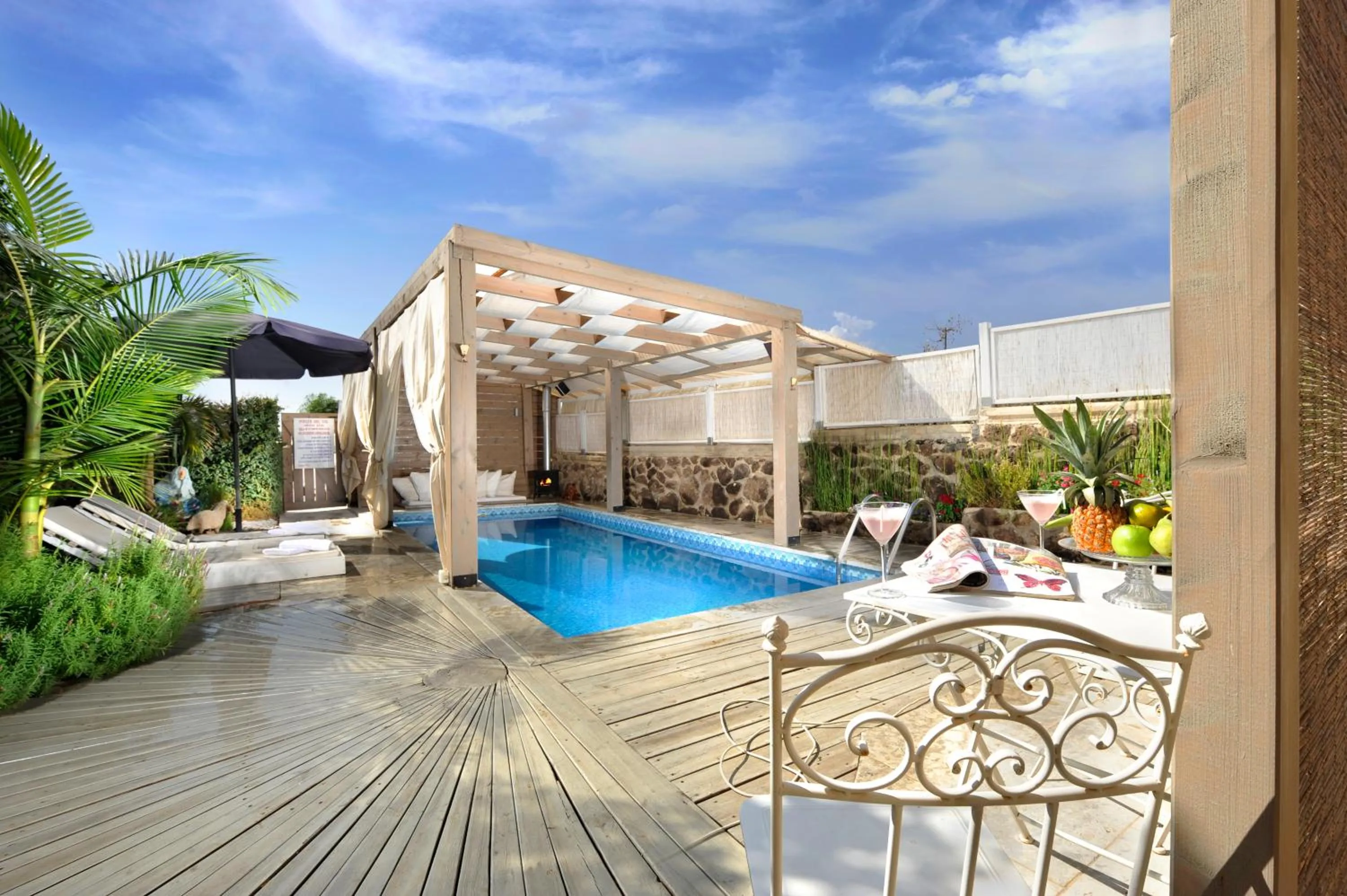 Swimming pool in Piazza Del Sol