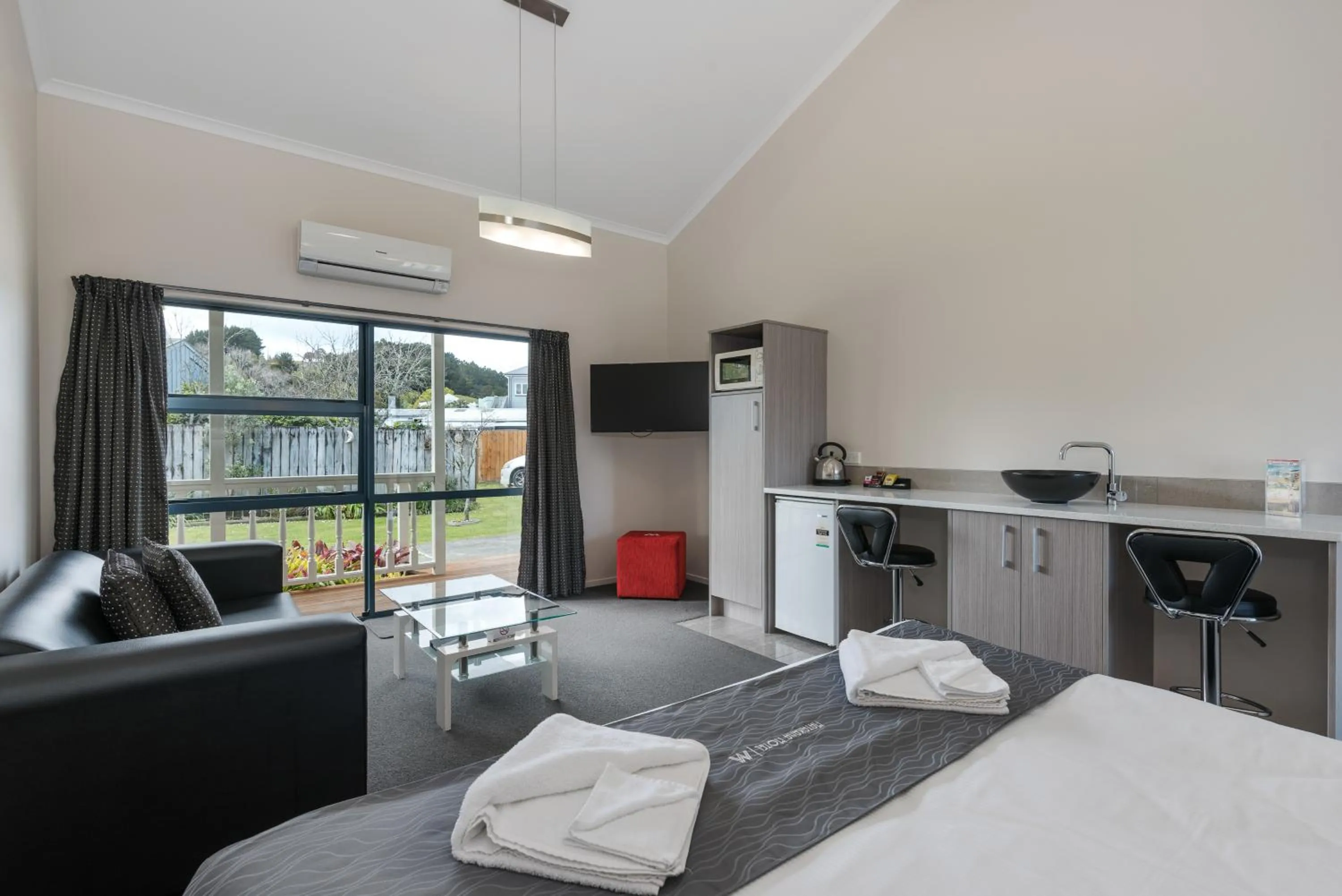 Photo of the whole room in Matakana Motel