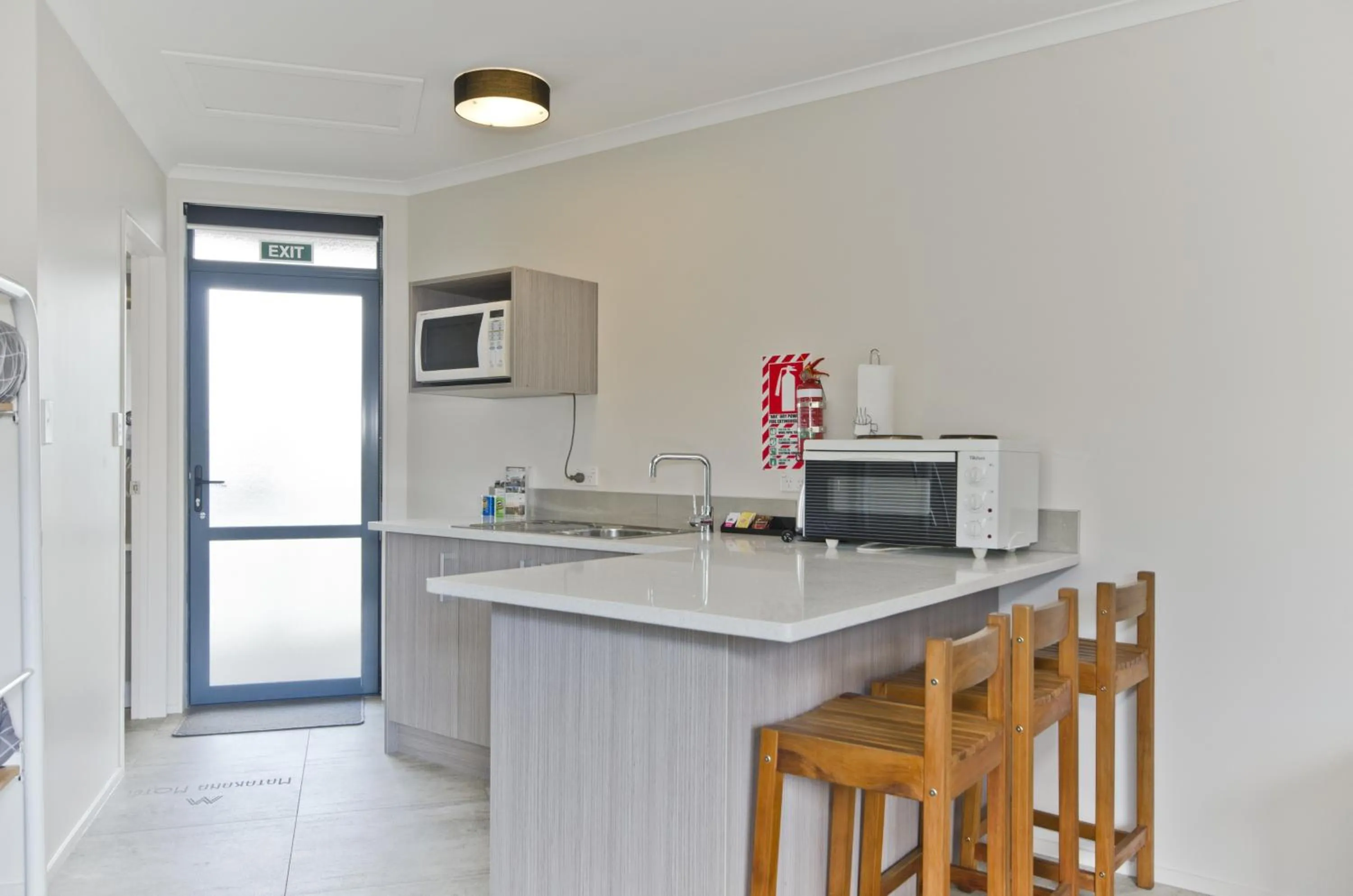 Kitchen or kitchenette in Matakana Motel