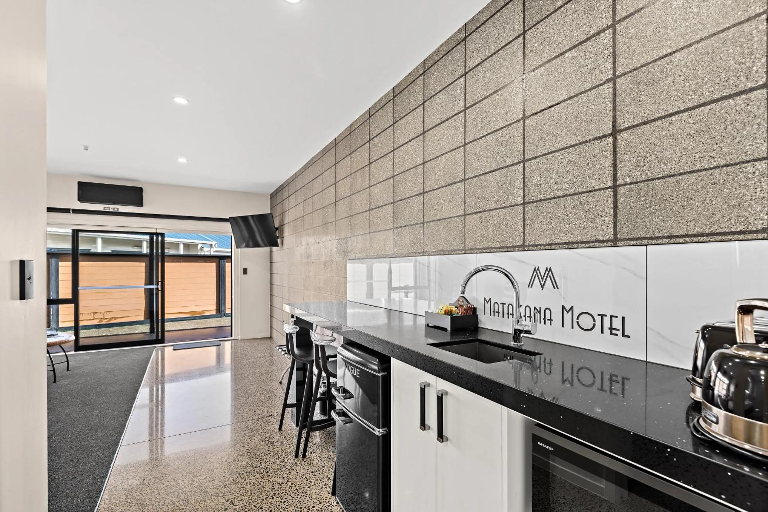 Kitchen or kitchenette in Matakana Motel
