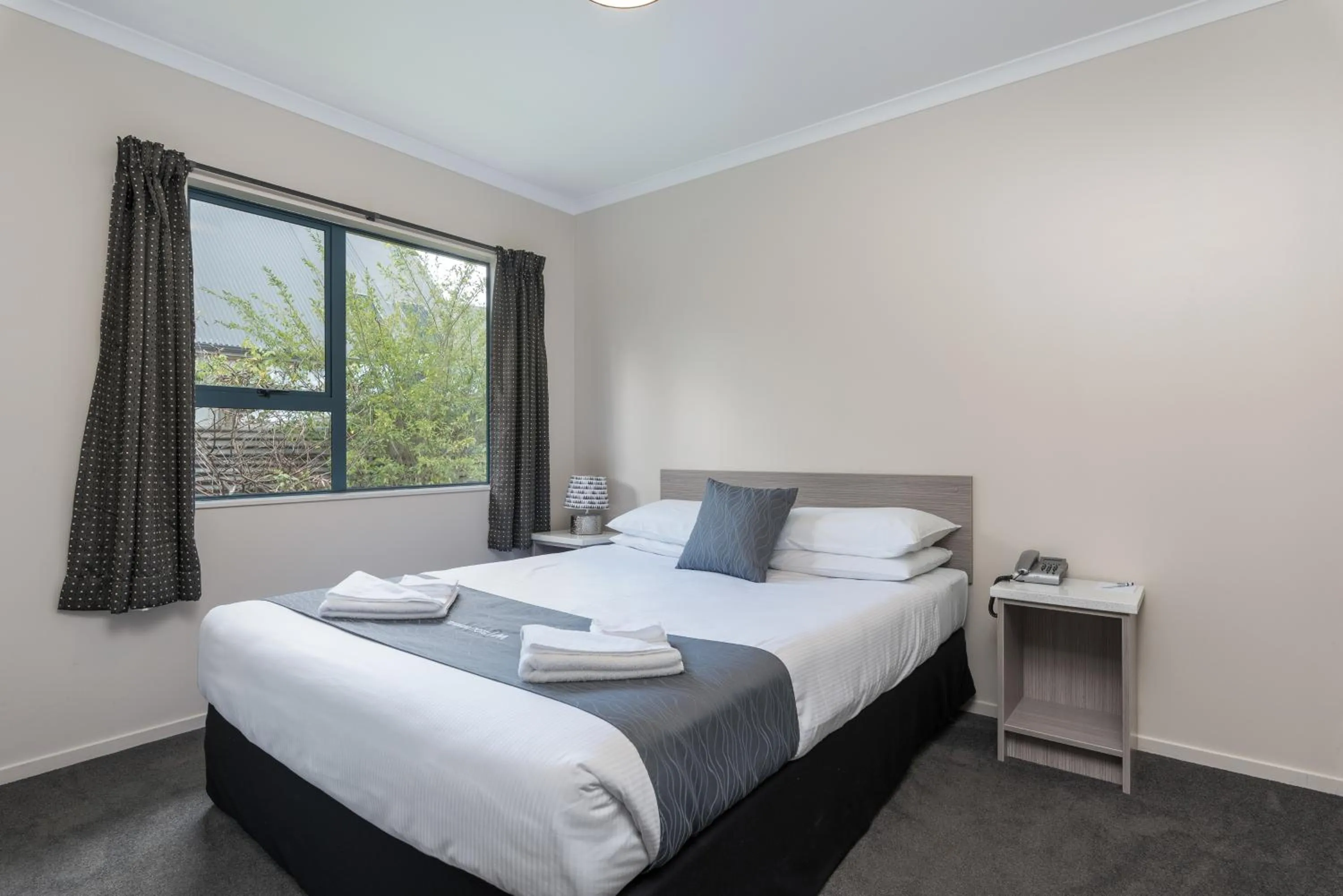 Bedroom, Bed in Matakana Motel