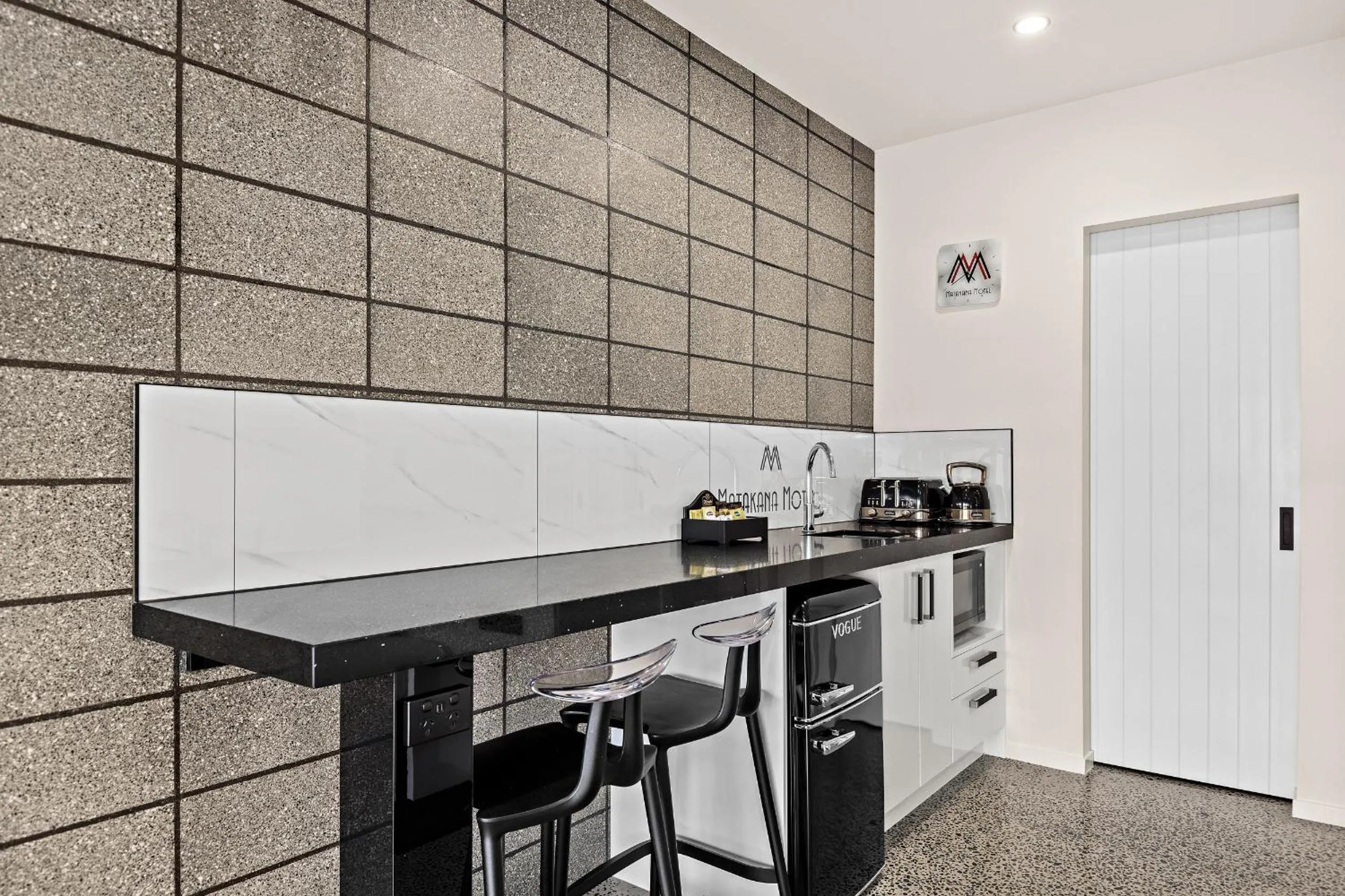 Kitchen or kitchenette in Matakana Motel