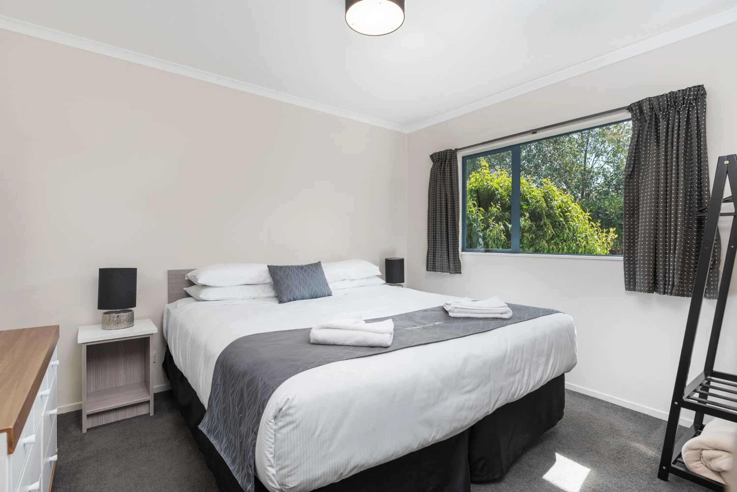 Bedroom, Bed in Matakana Motel