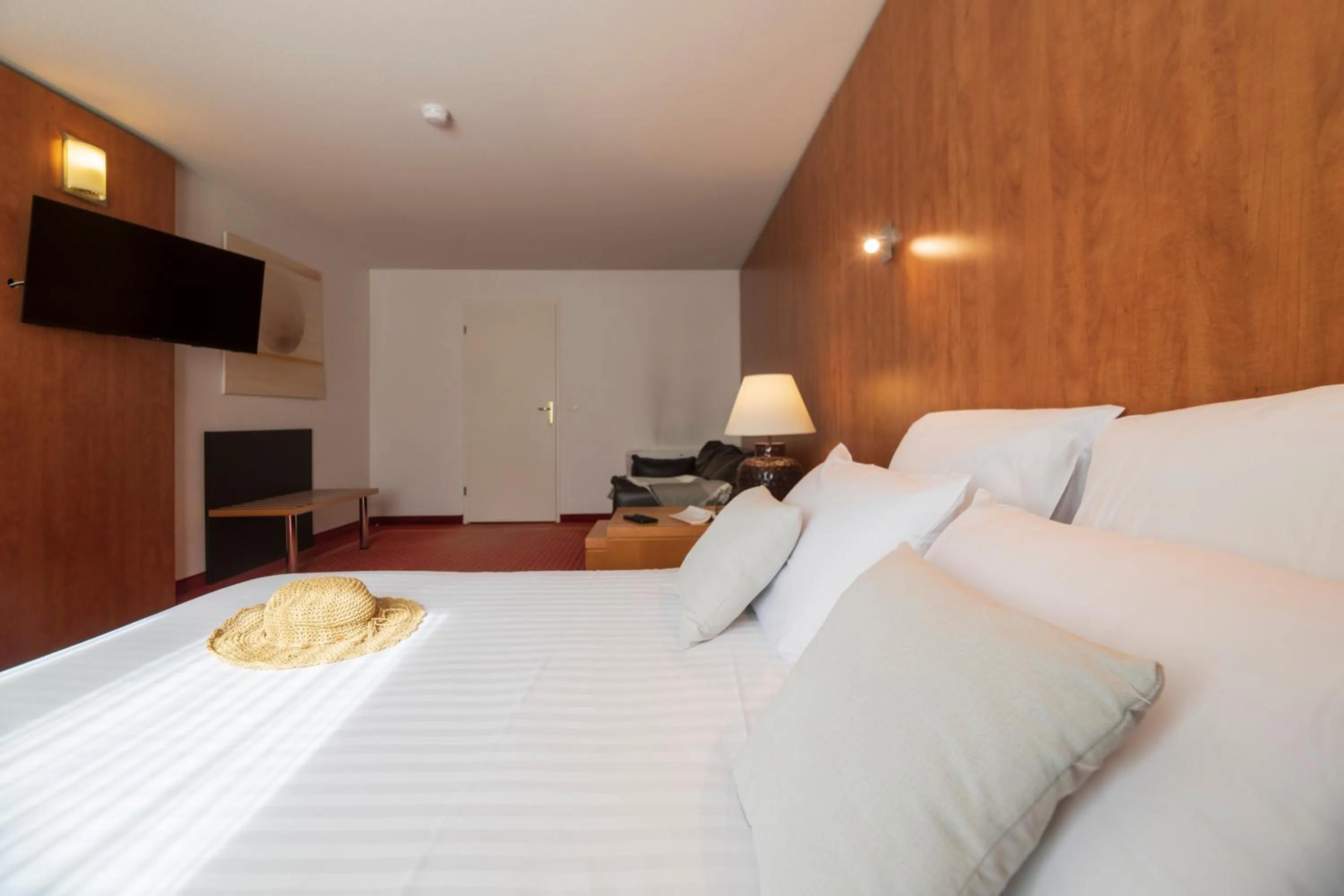 Bed in CERISE Bordeaux Mérignac Aéroport