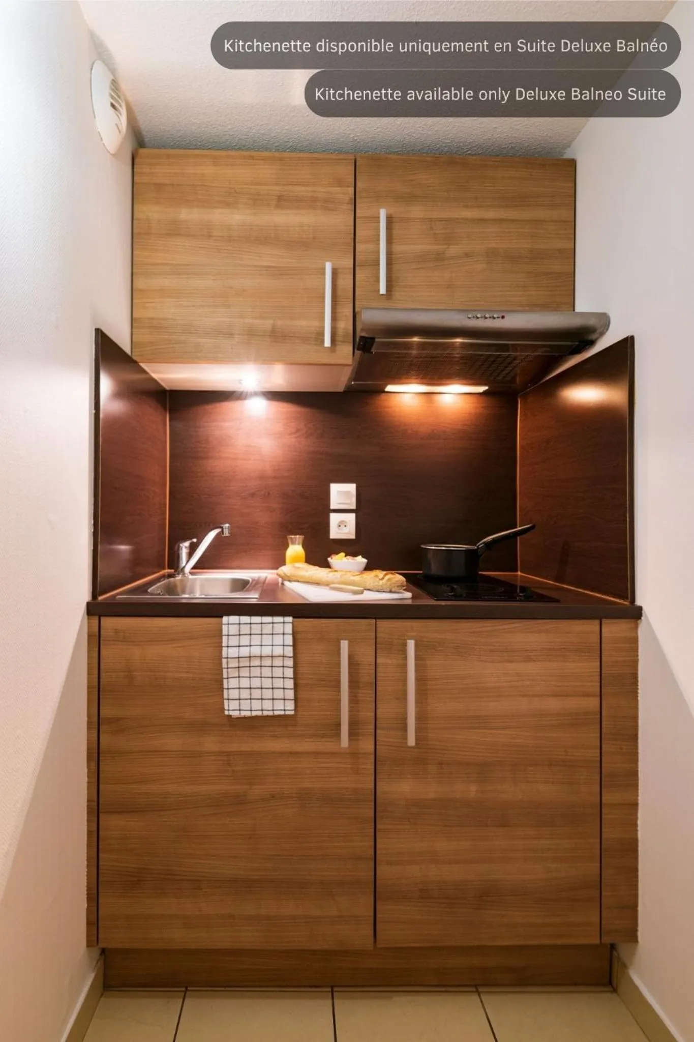 Kitchen or kitchenette in CERISE Bordeaux Mérignac Aéroport