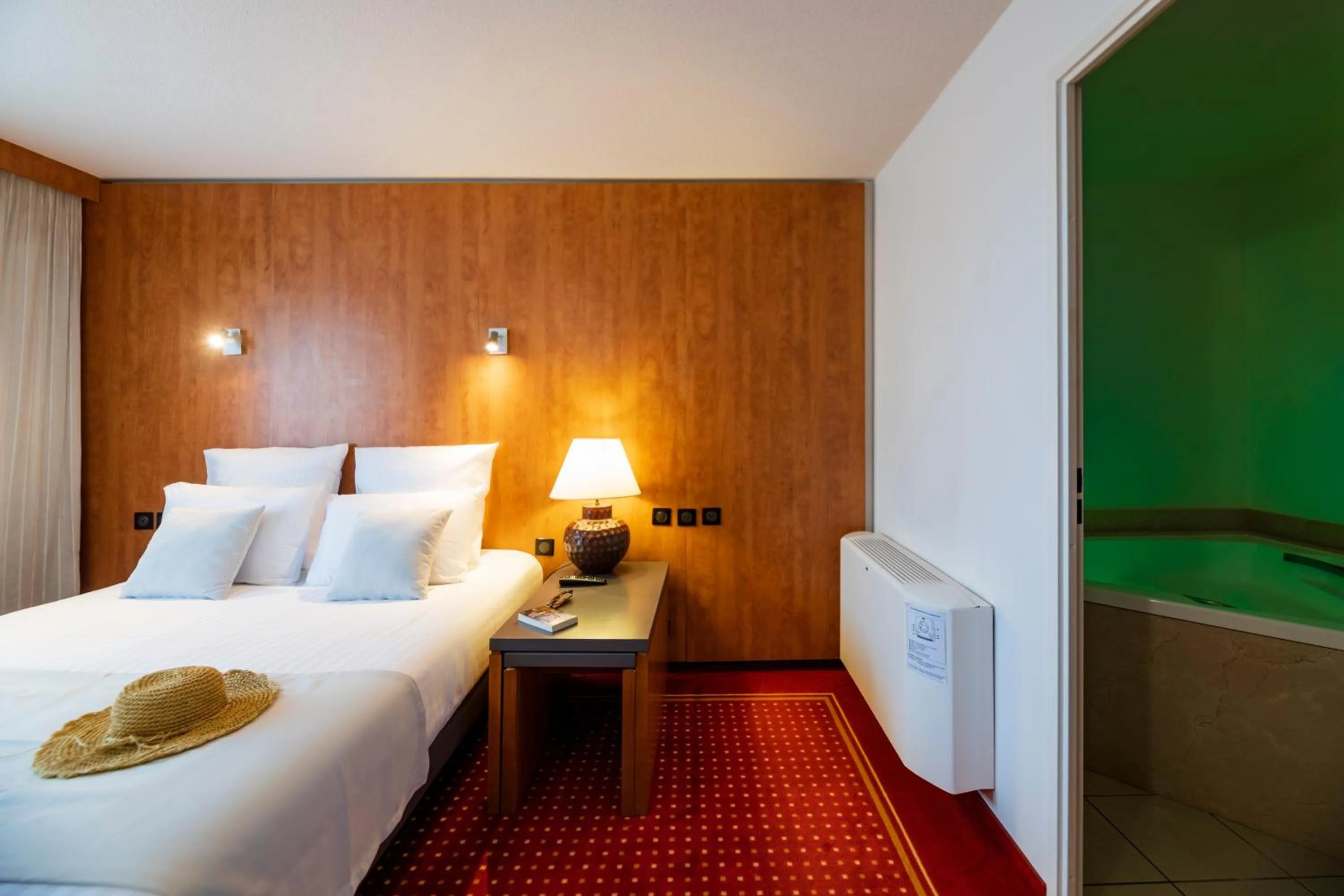 Bed in CERISE Bordeaux Mérignac Aéroport