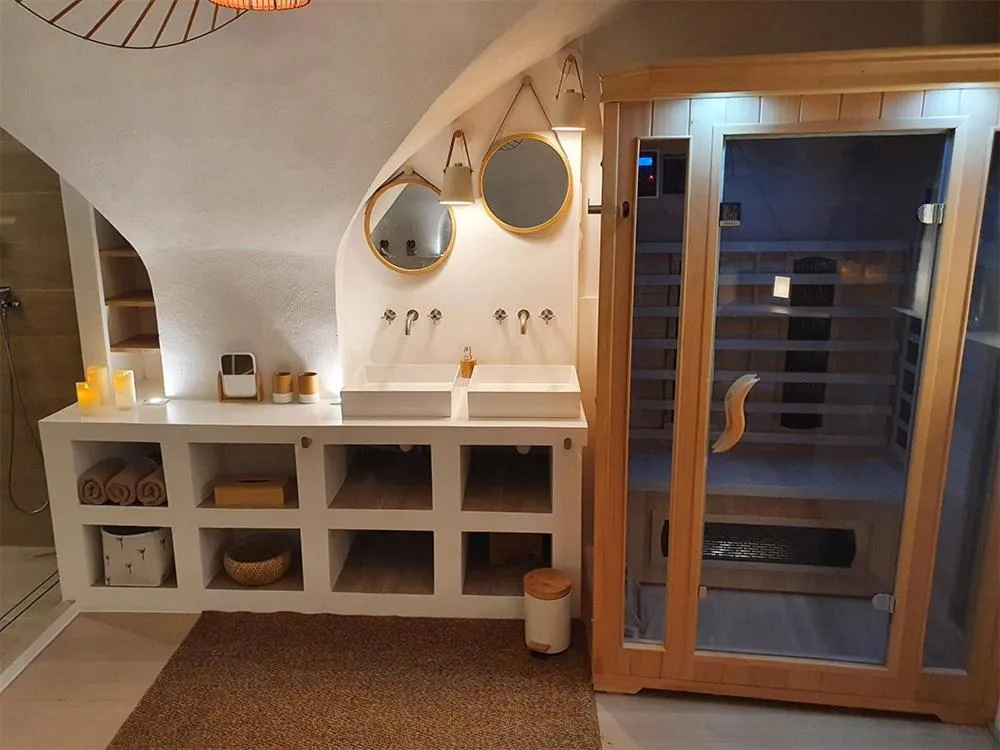 Hot Spring Bath in Suite 6