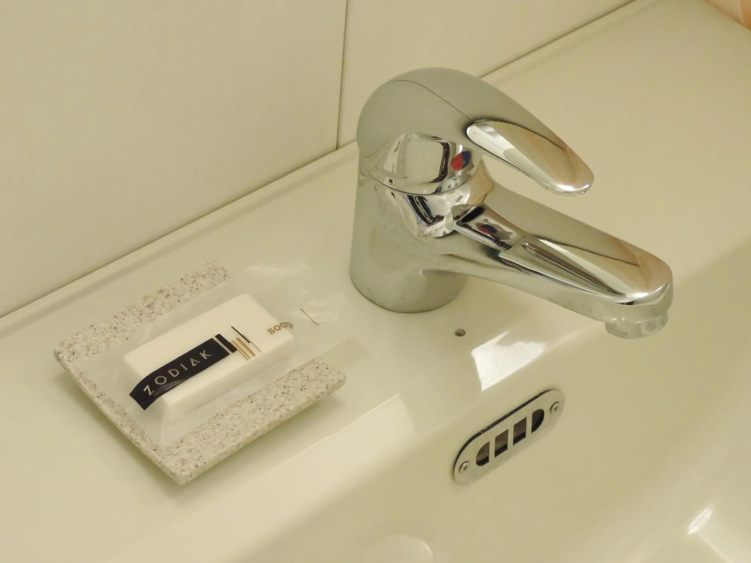 Bathroom in Zodiak at Kebon Jati Hotel