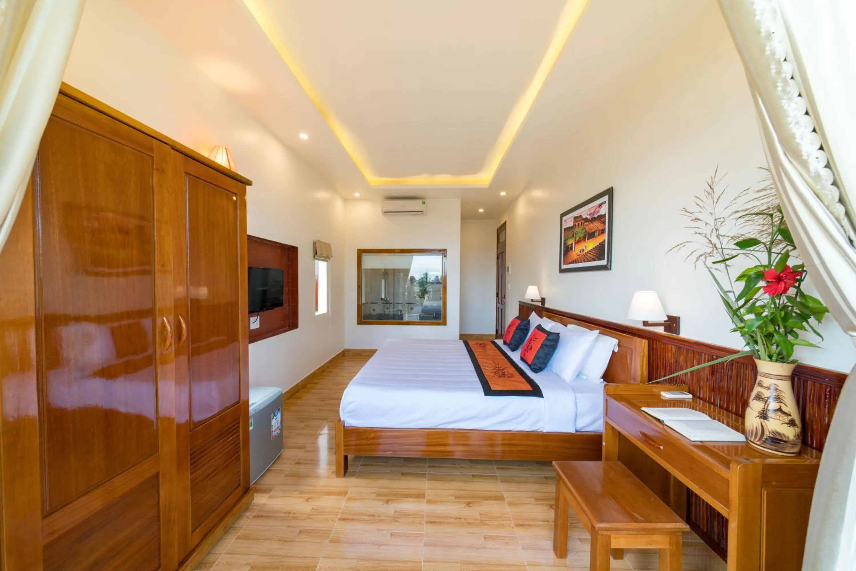 Photo of the whole room, Bed in Lakeview Villa Homestay