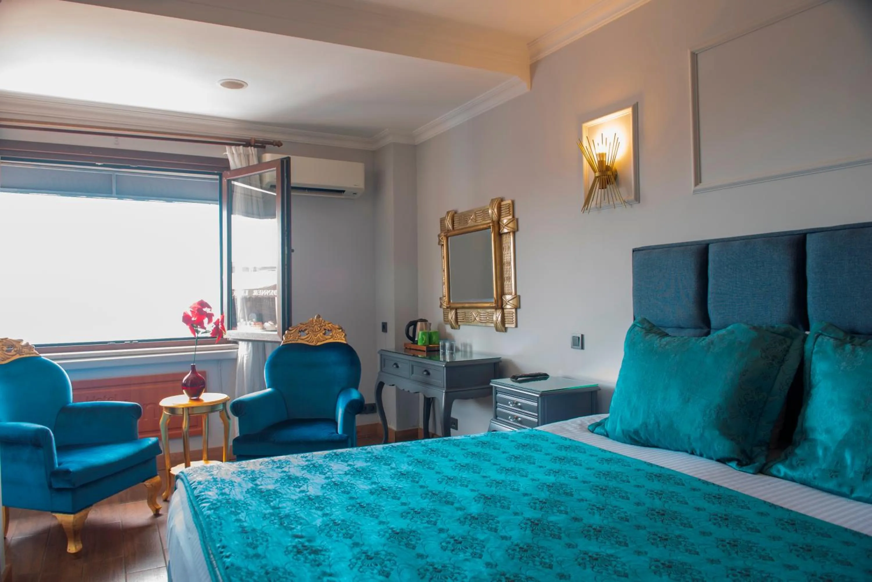 View (from property/room), Bed in Hotel Daphne