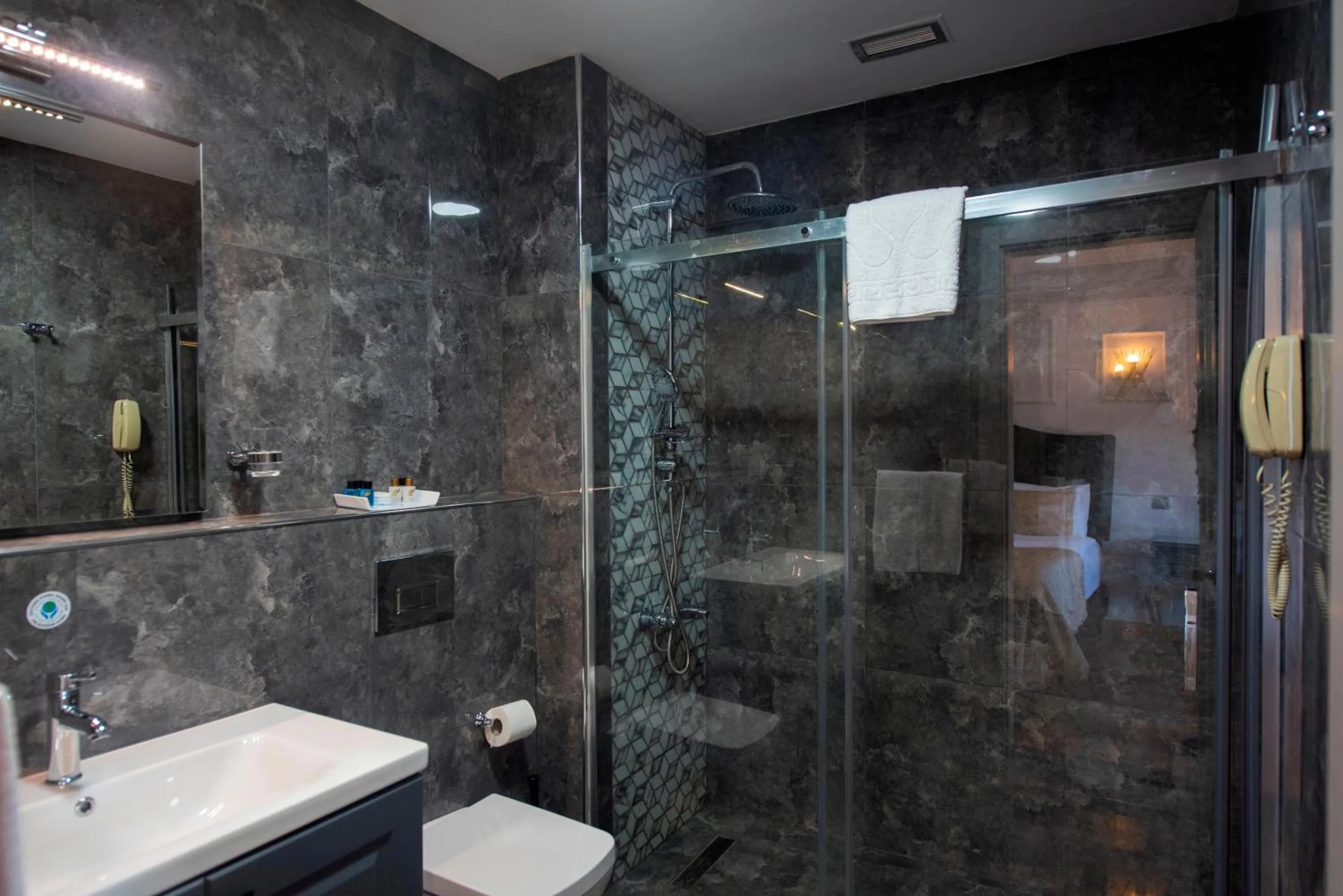 Shower in Hotel Daphne