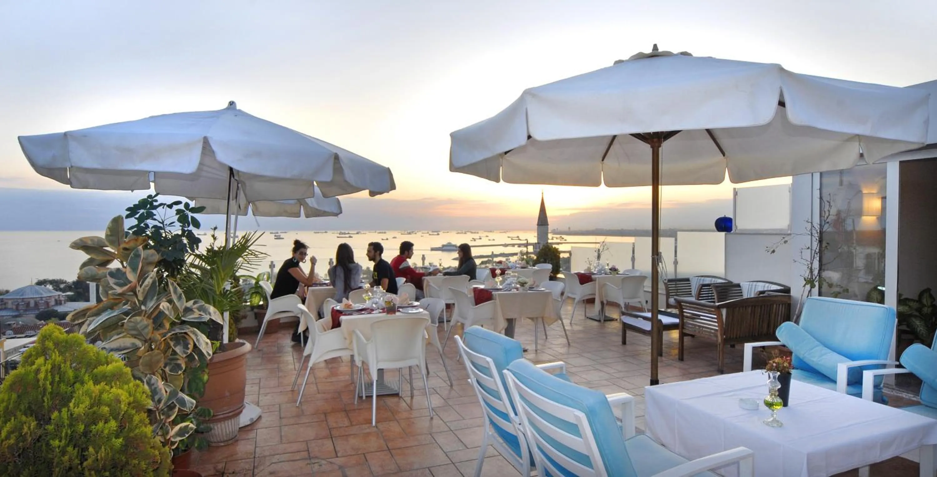 Lounge or bar in Hotel Daphne