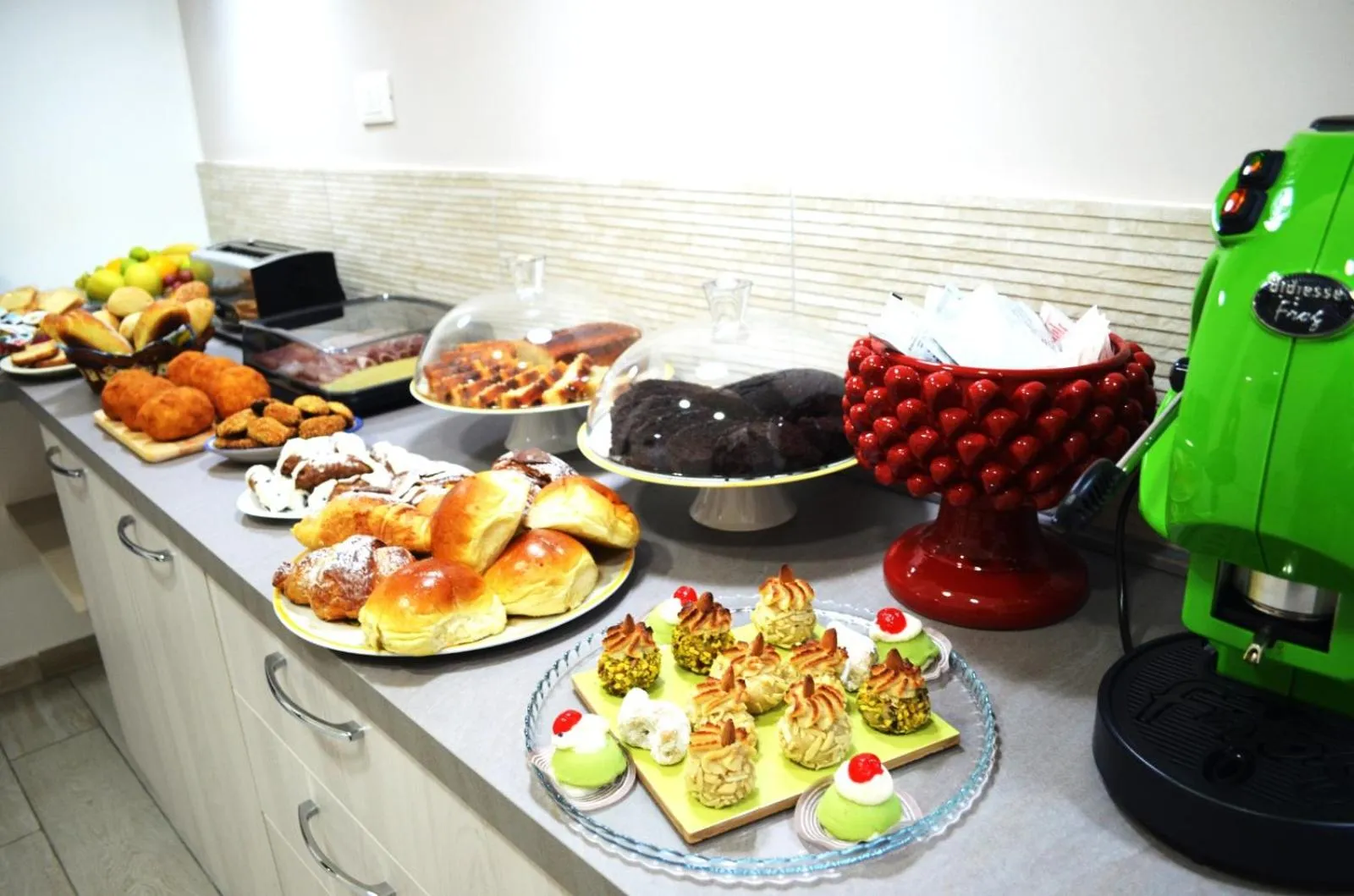 Food and drinks in B&B Casa Canali