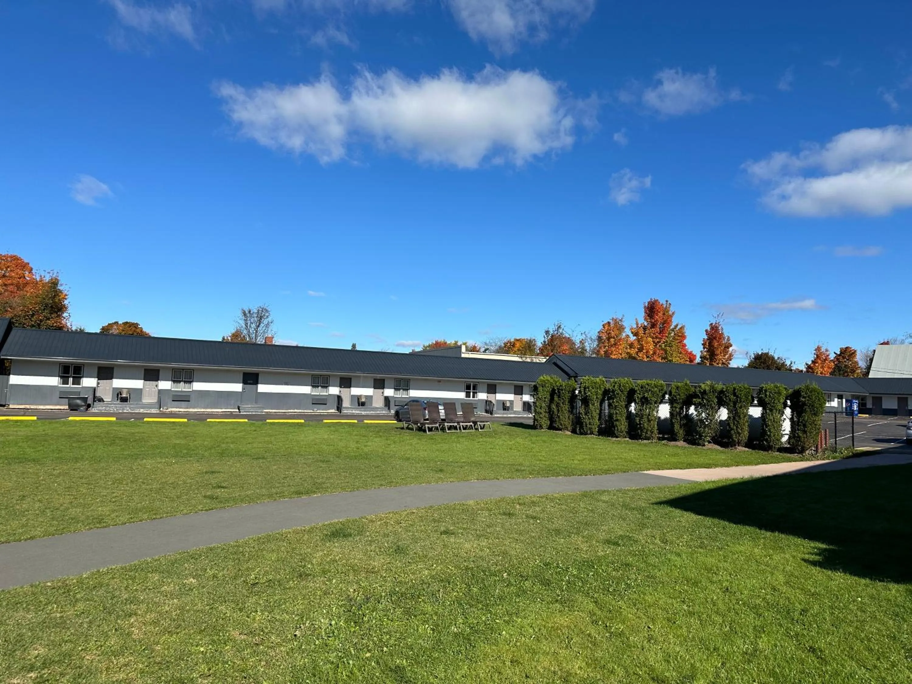 Garden in Glengarry Extended Stays