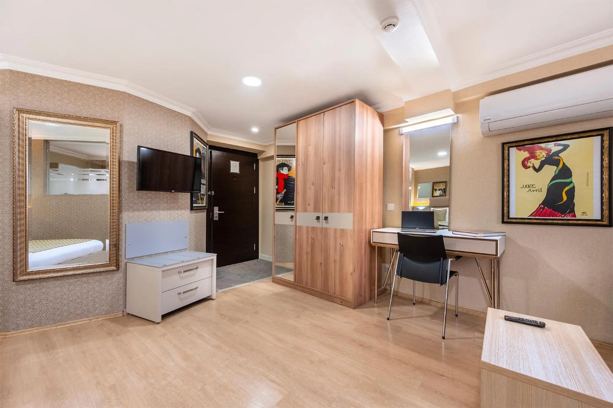 TV and multimedia in Gallery Residence & Hotel Nişantaşı