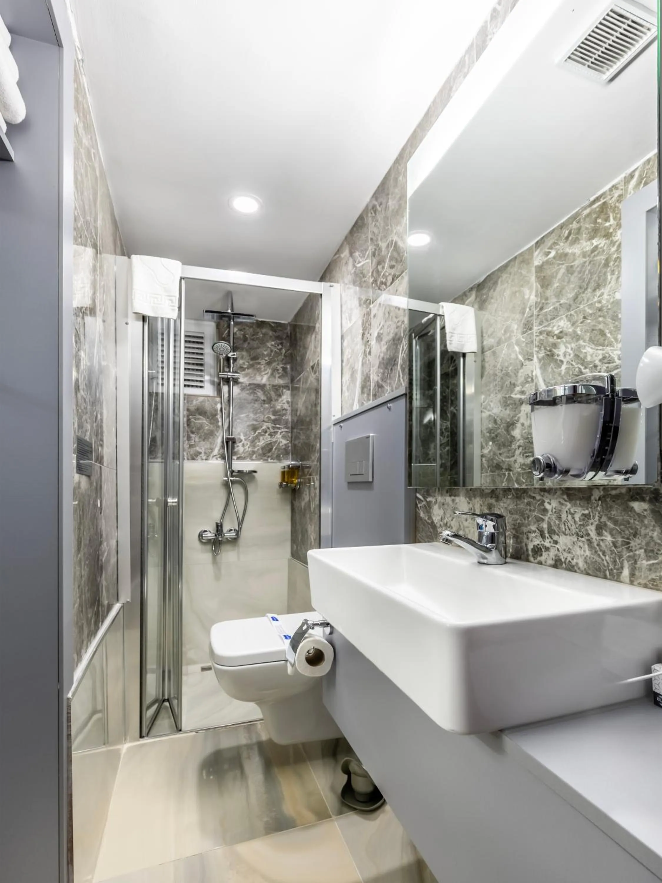 Shower in Gallery Residence & Hotel Nişantaşı