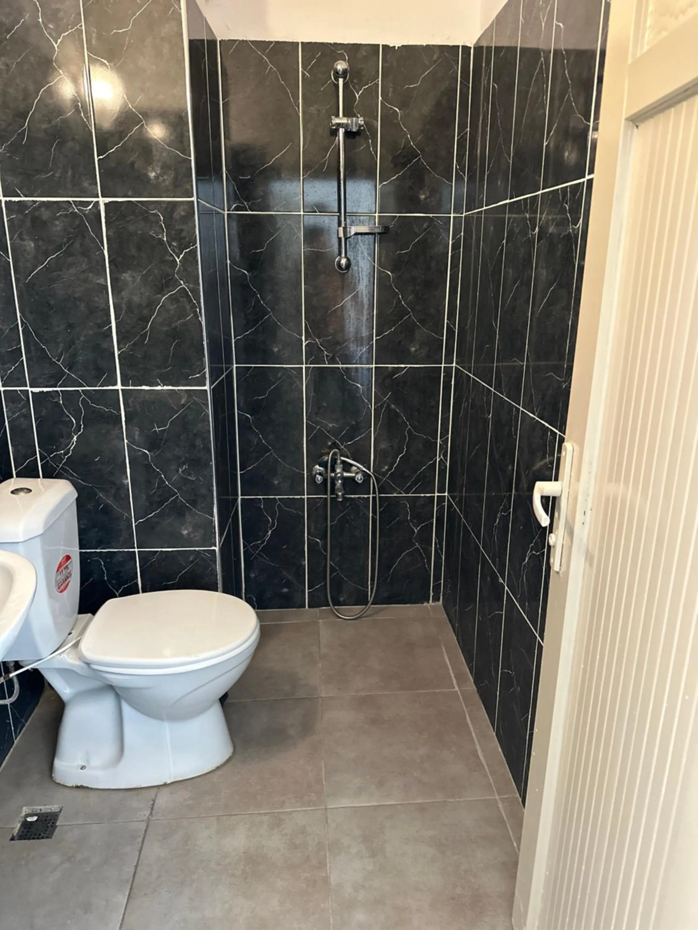 Shower in FİNİKE SEVER OTEL