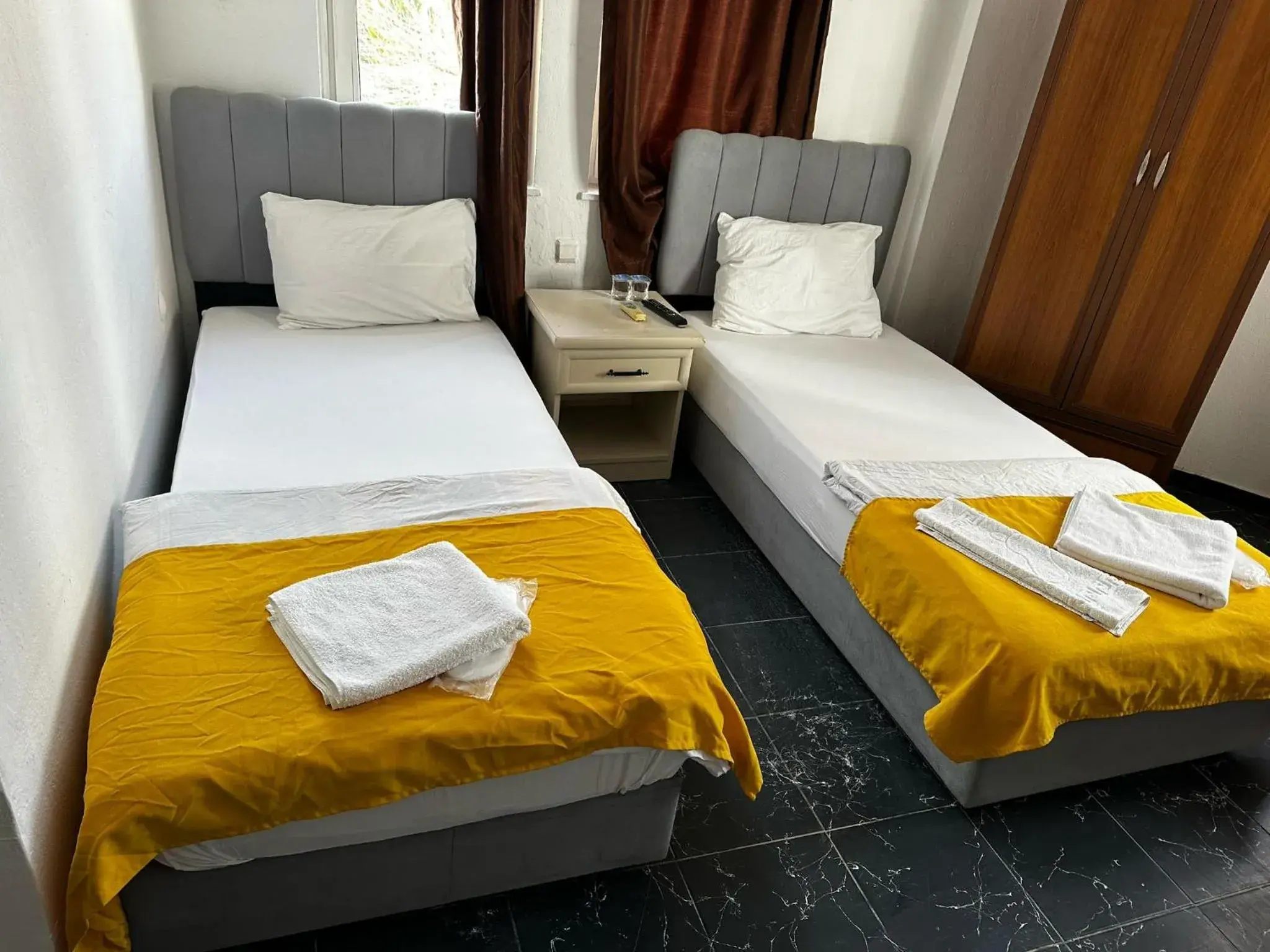 Twin Room with Garden View - single occupancy in FİNİKE SEVER OTEL Twin Room with Garden View - single occupancy in FİNİKE SEVER OTEL