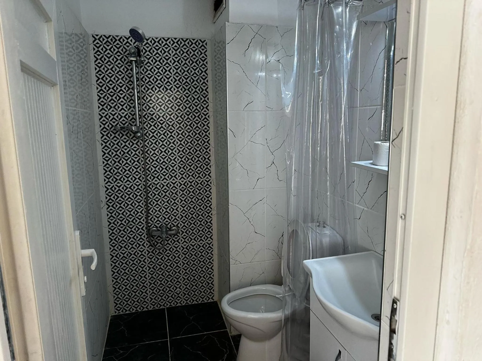 Shower in FİNİKE SEVER OTEL