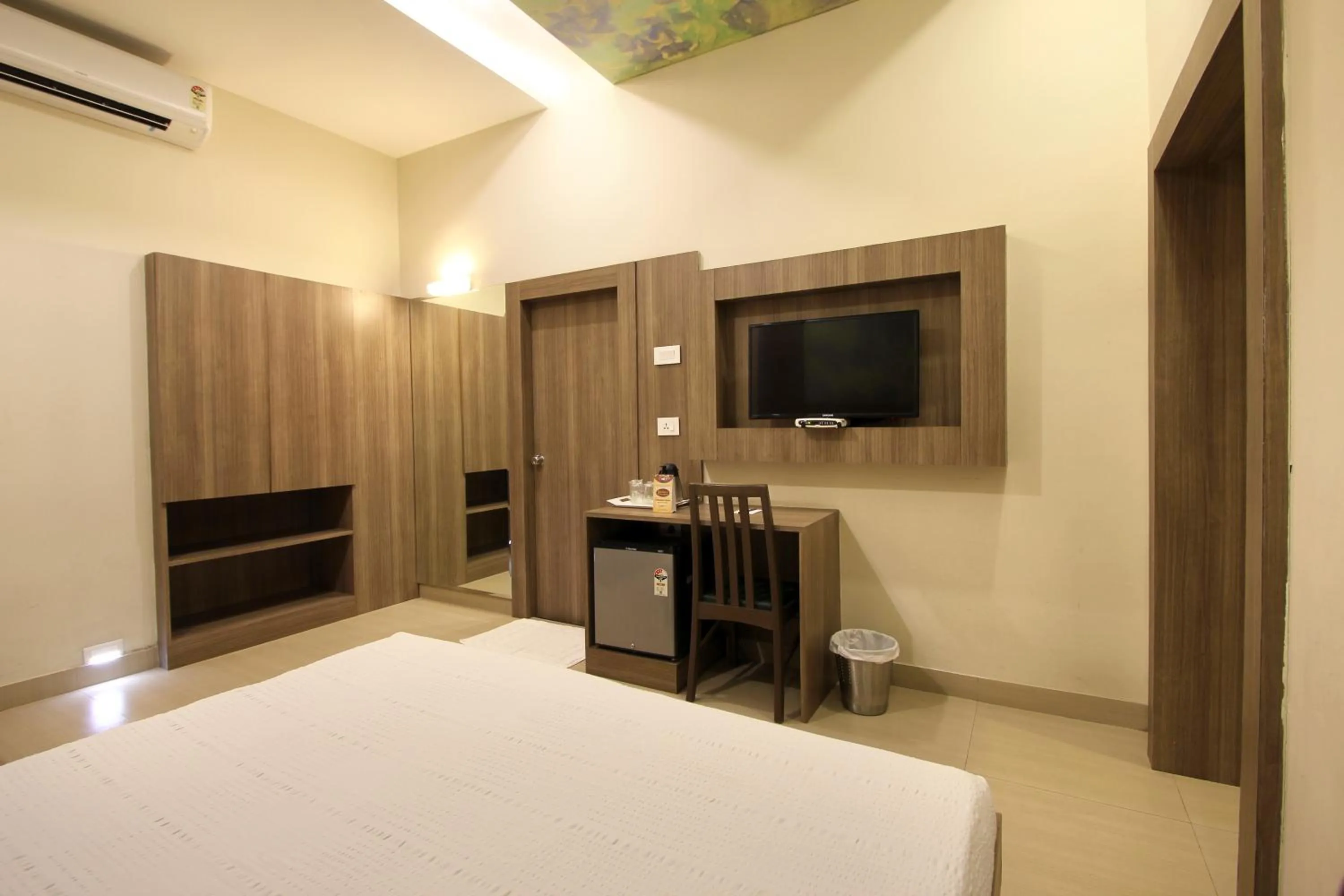 Decorative detail, Bed in Taj Mahal Hotel Abids