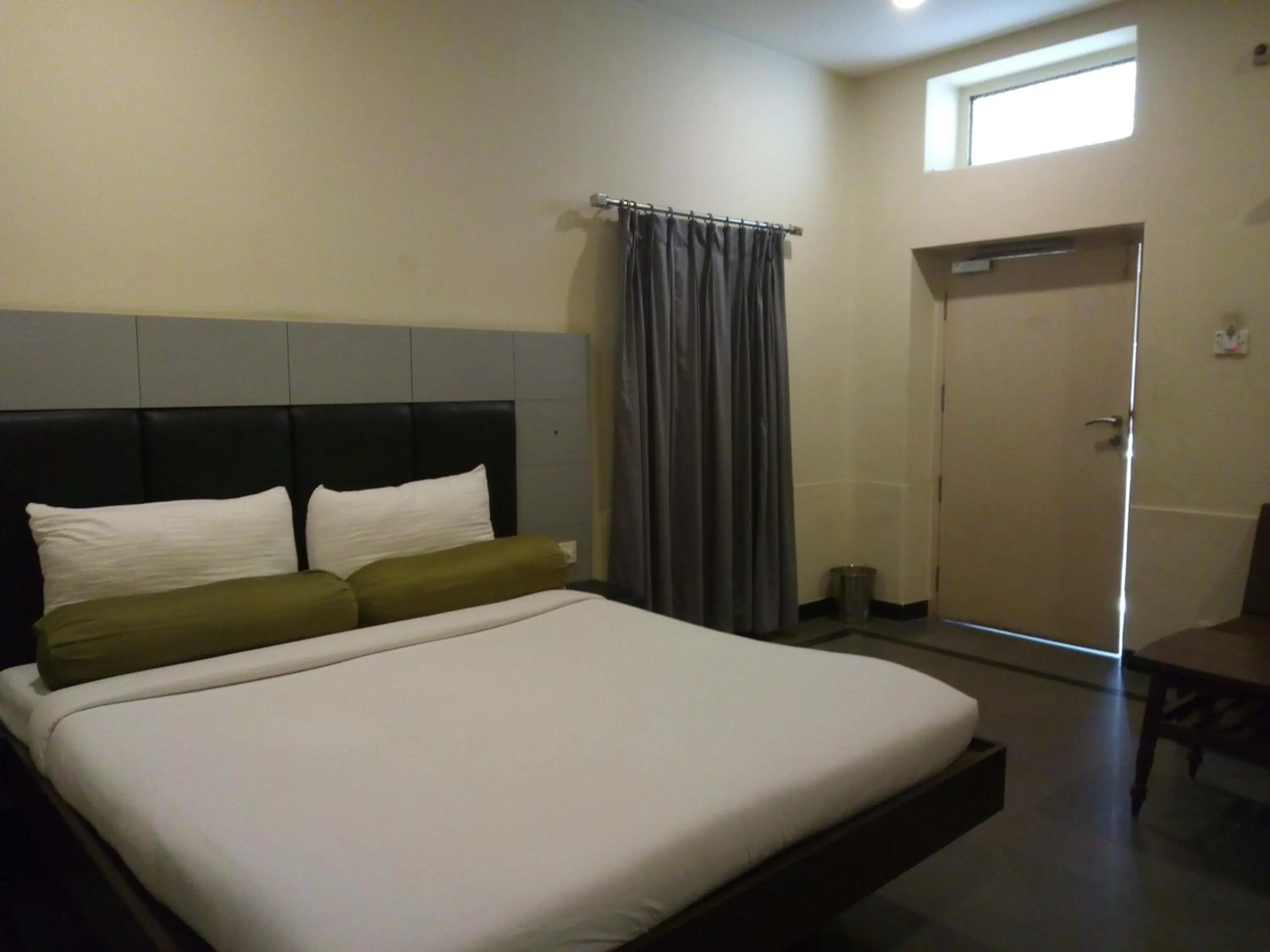 Bed in Taj Mahal Hotel Abids