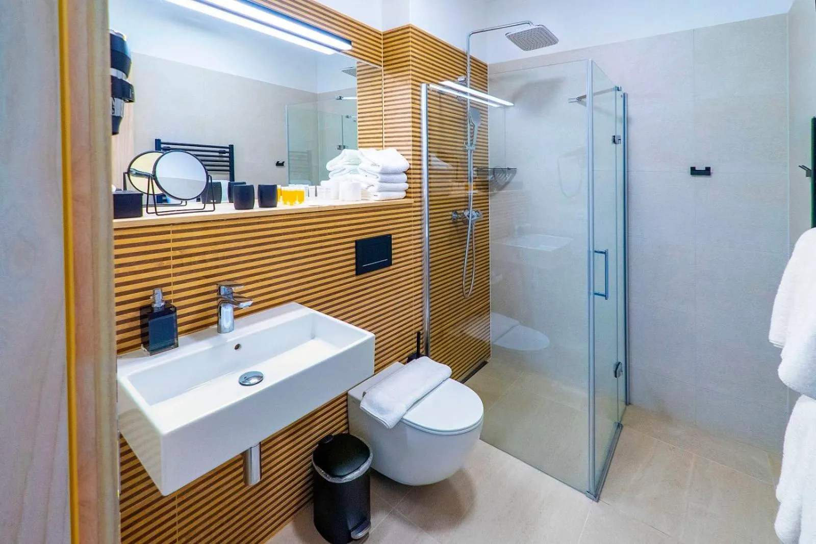 Hotel Vinice Hnanice