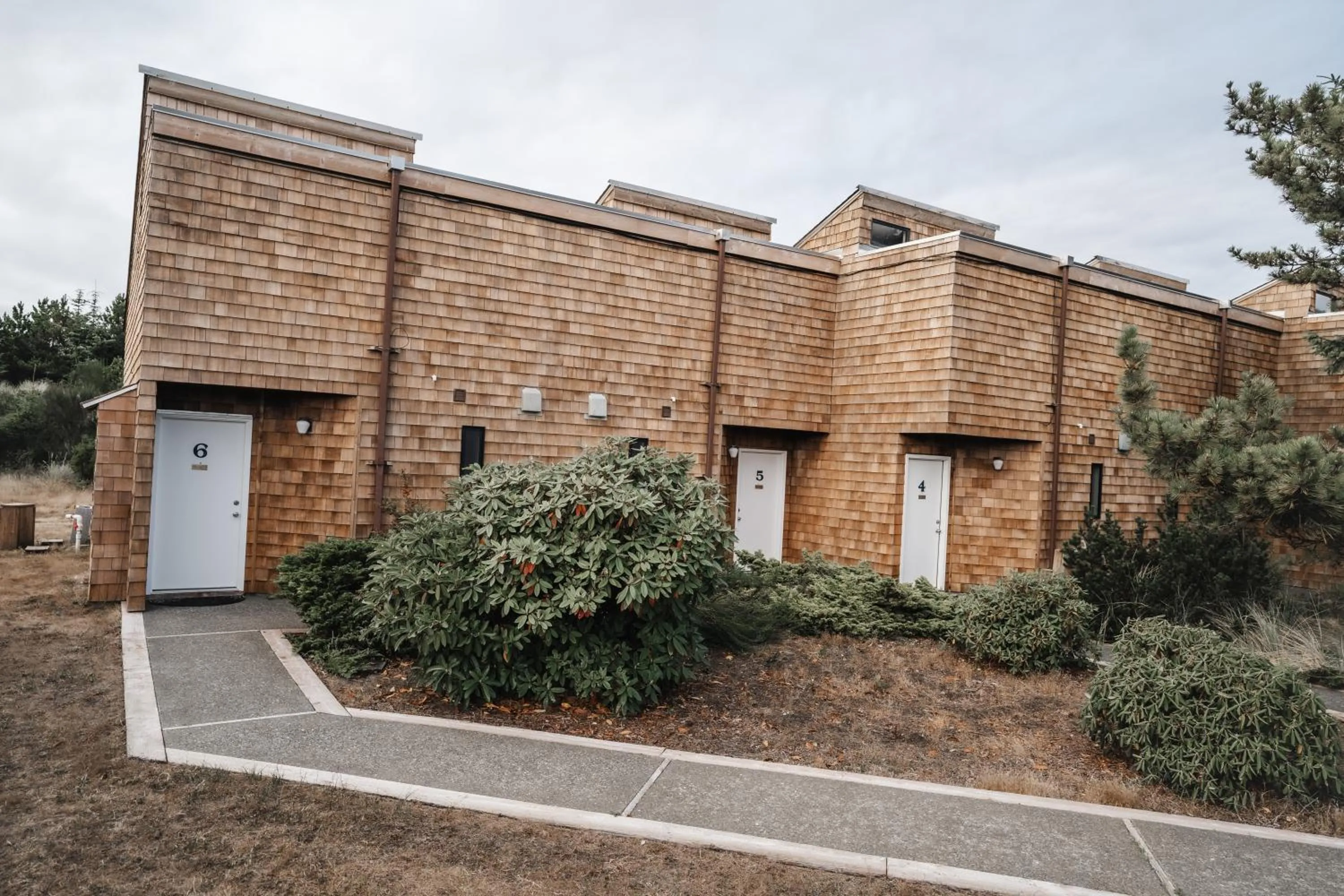 Property building in Surfcrest Resort