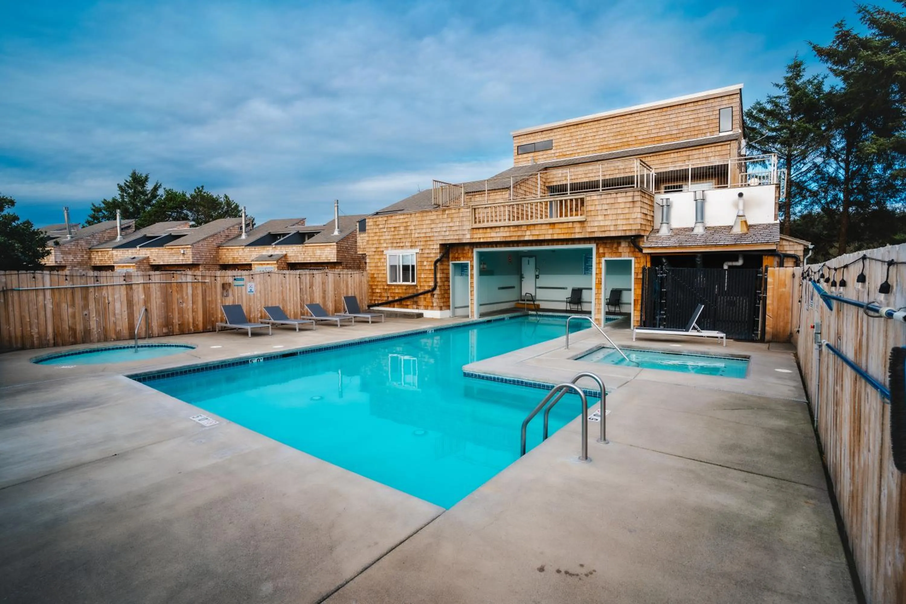 Swimming pool in Surfcrest Resort