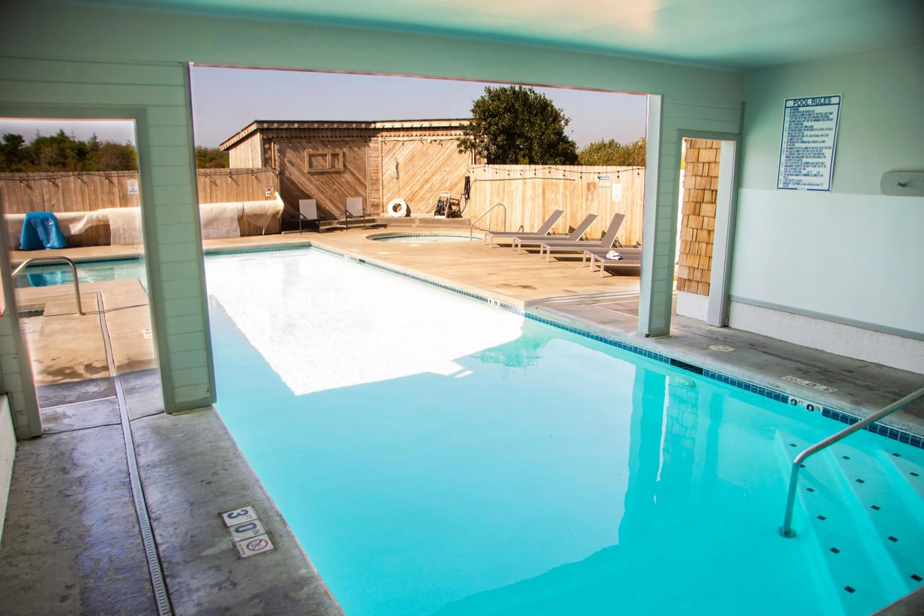 Swimming pool in Surfcrest Resort