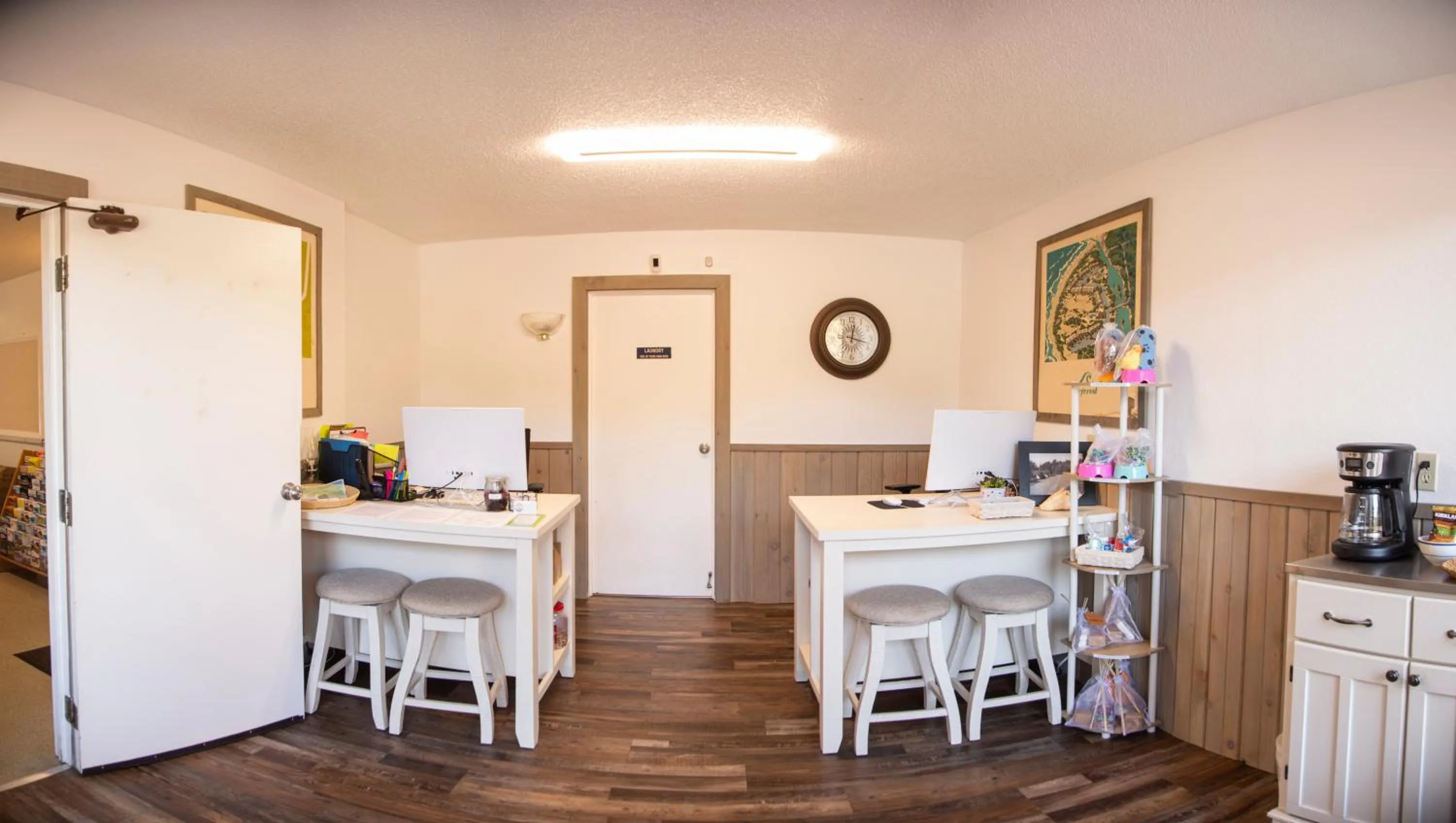 Coffee/tea facilities in Surfcrest Resort