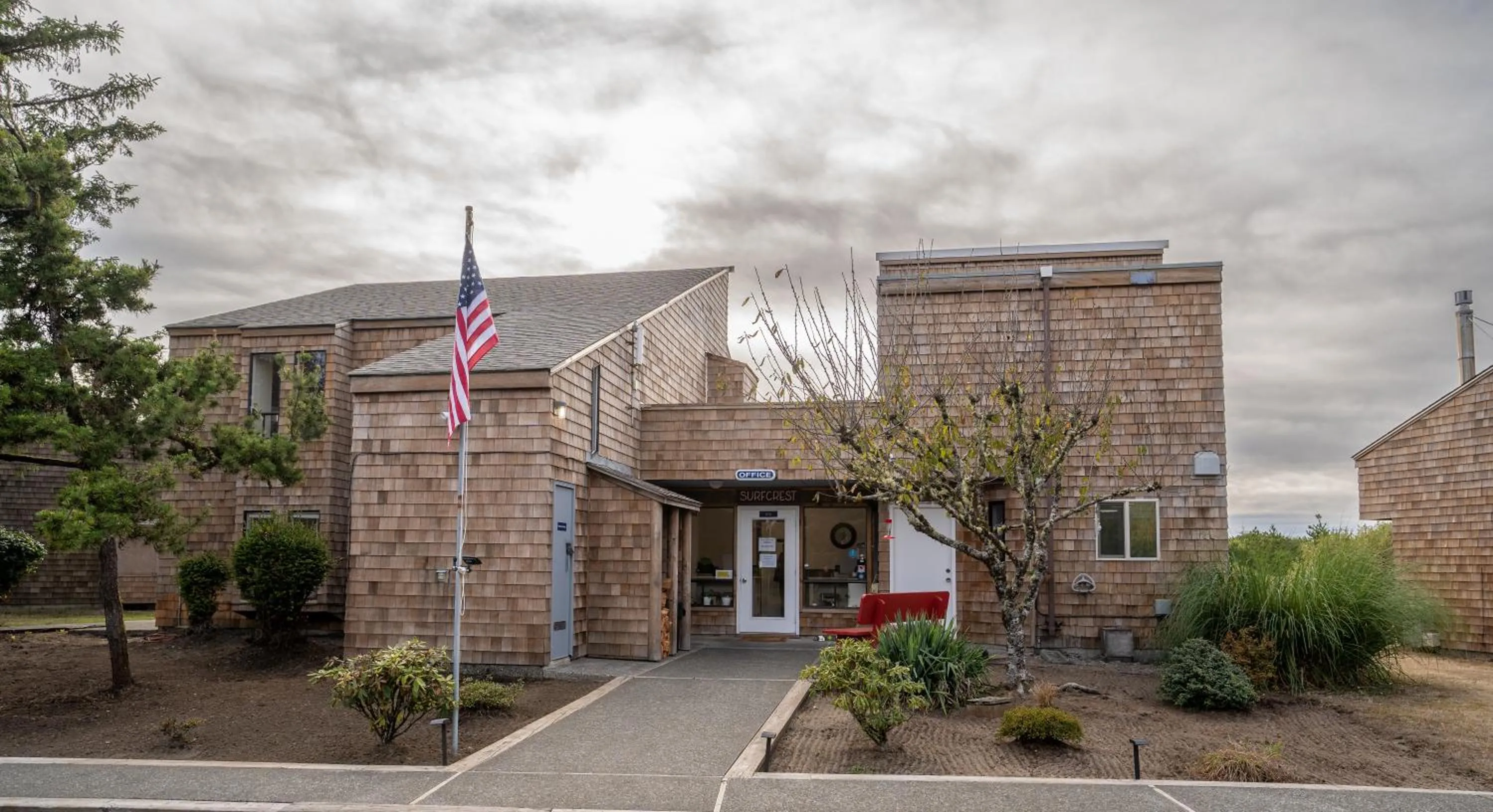 Property building in Surfcrest Resort