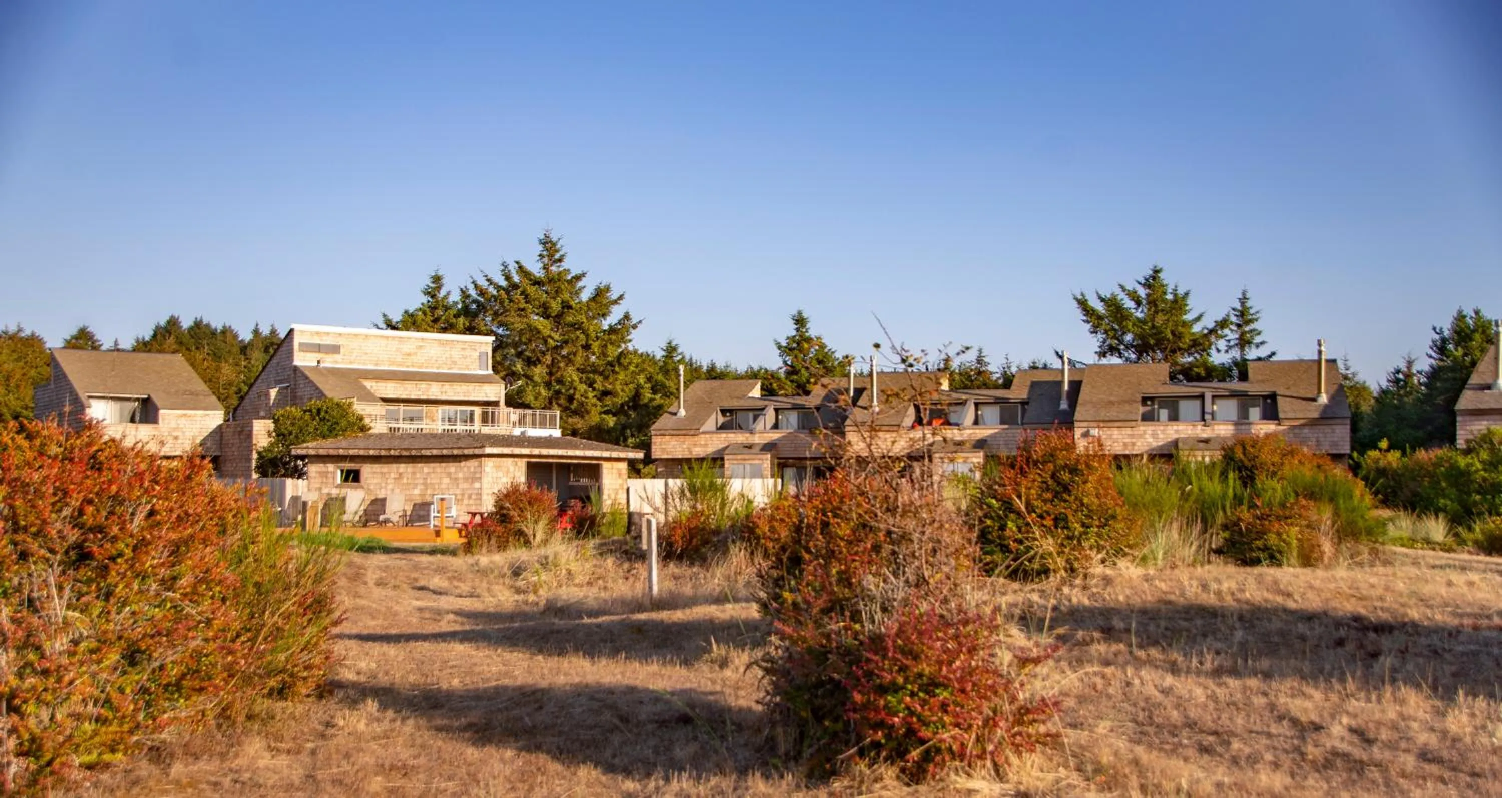 Property building in Surfcrest Resort