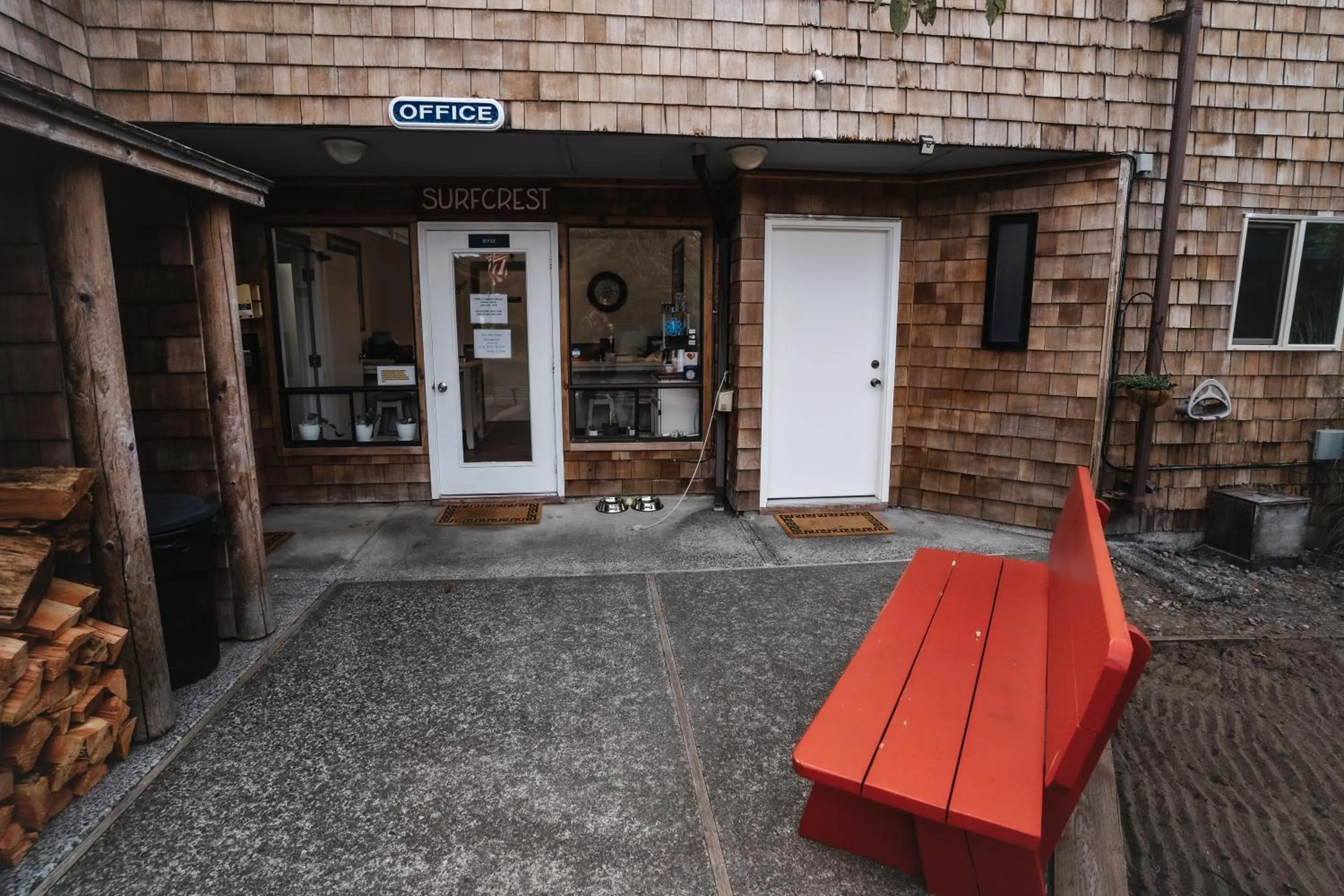 Property building in Surfcrest Resort