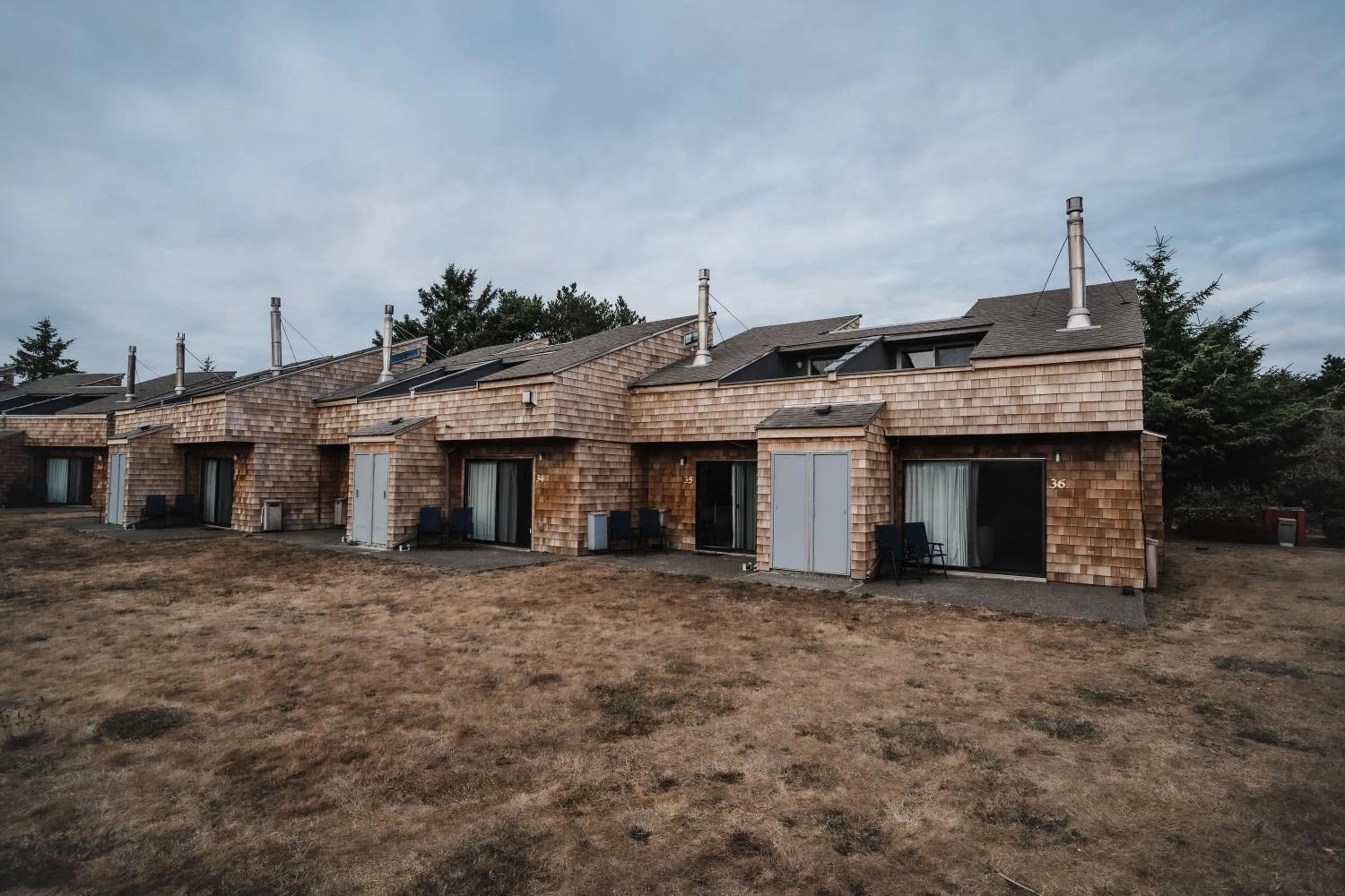 Property building in Surfcrest Resort