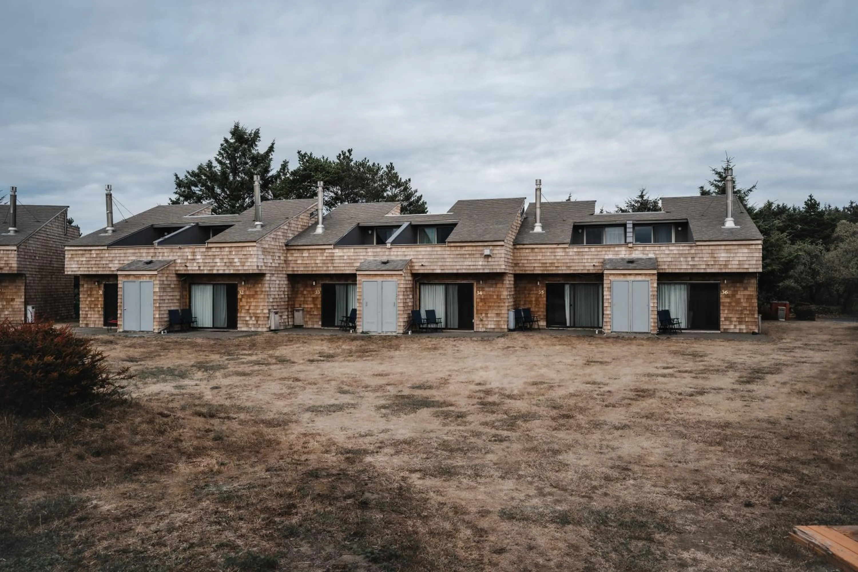 Property building in Surfcrest Resort