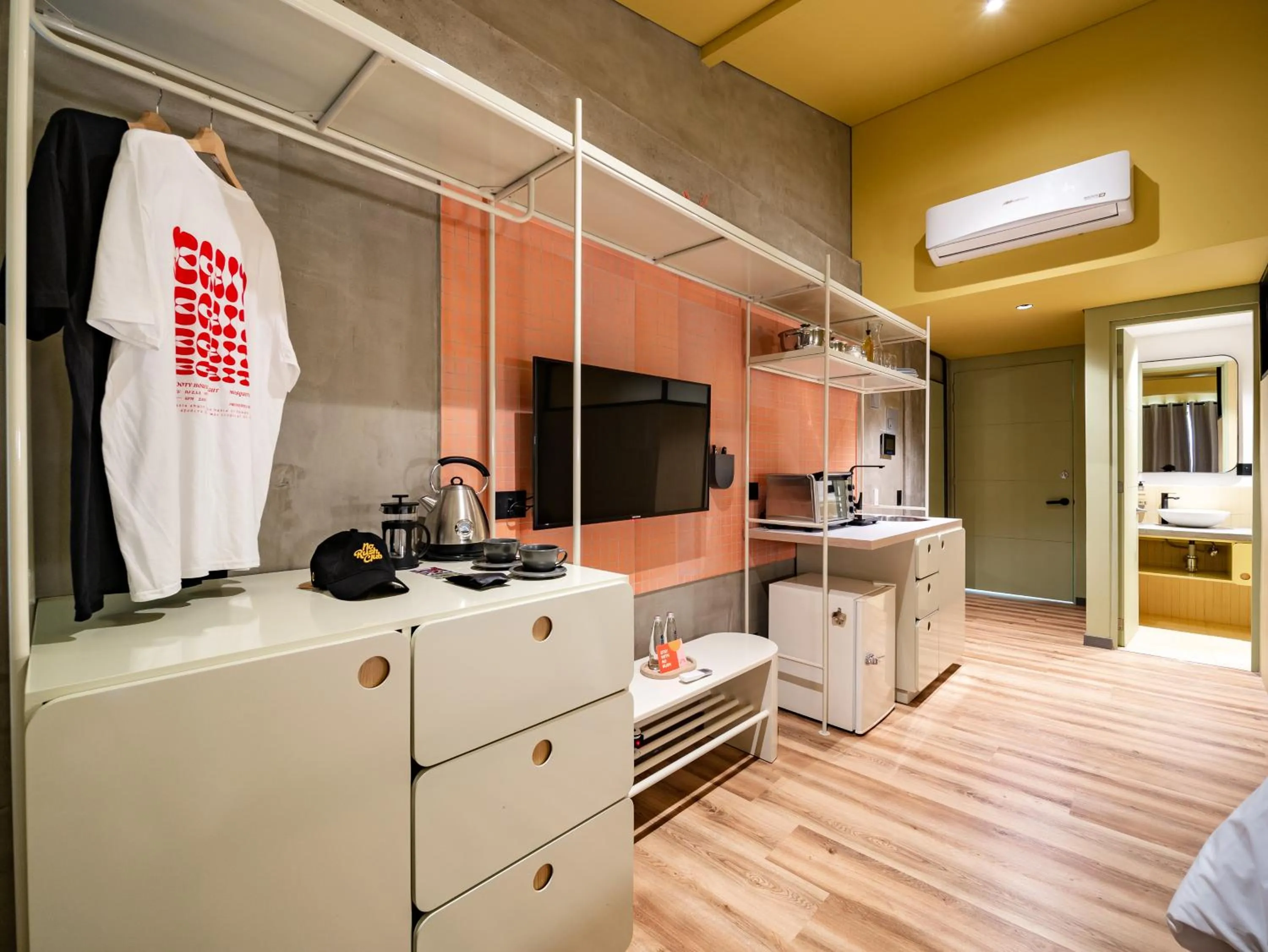 TV and multimedia in The Somos Flats Provenza