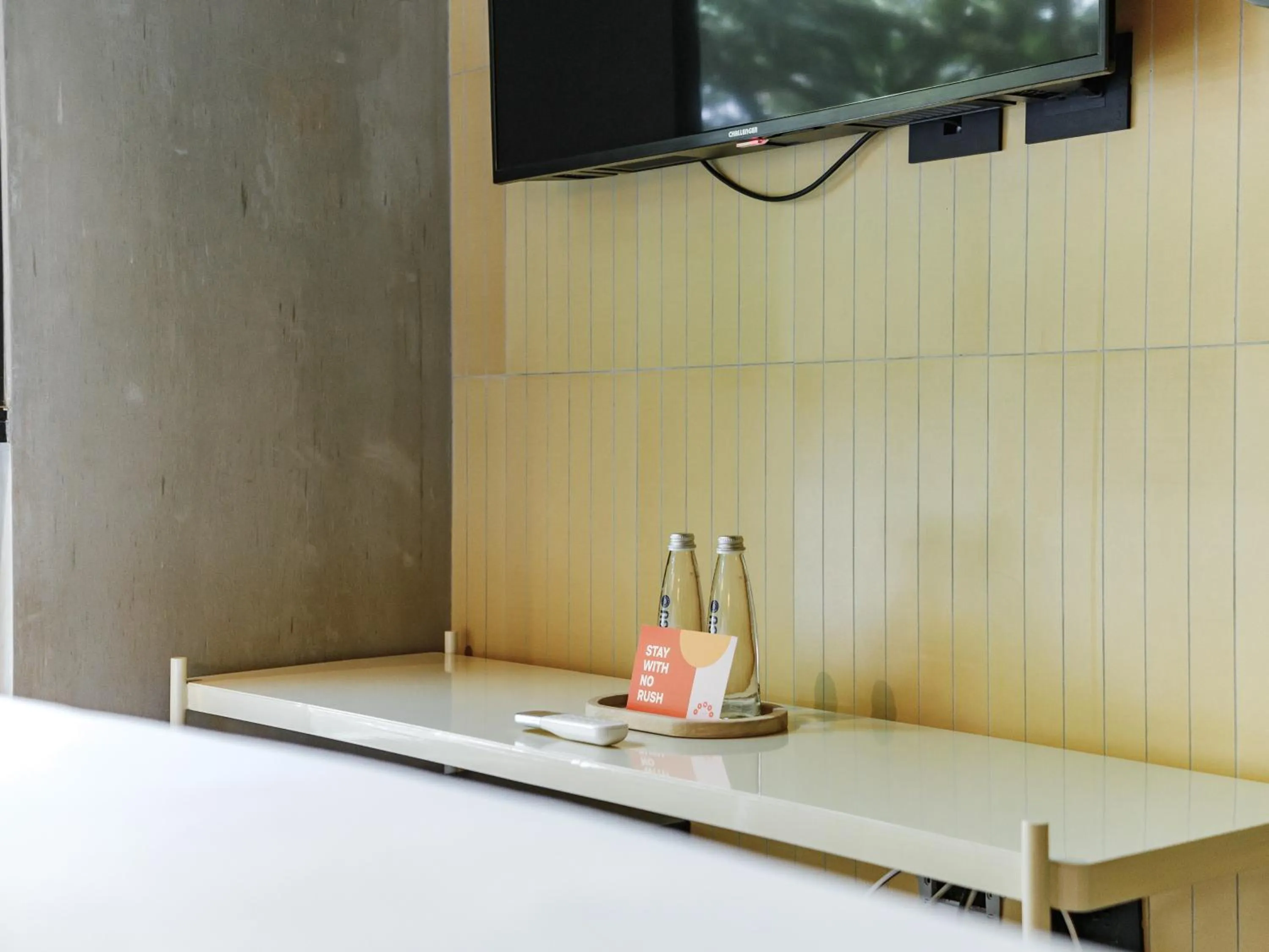 TV and multimedia in The Somos Flats Provenza