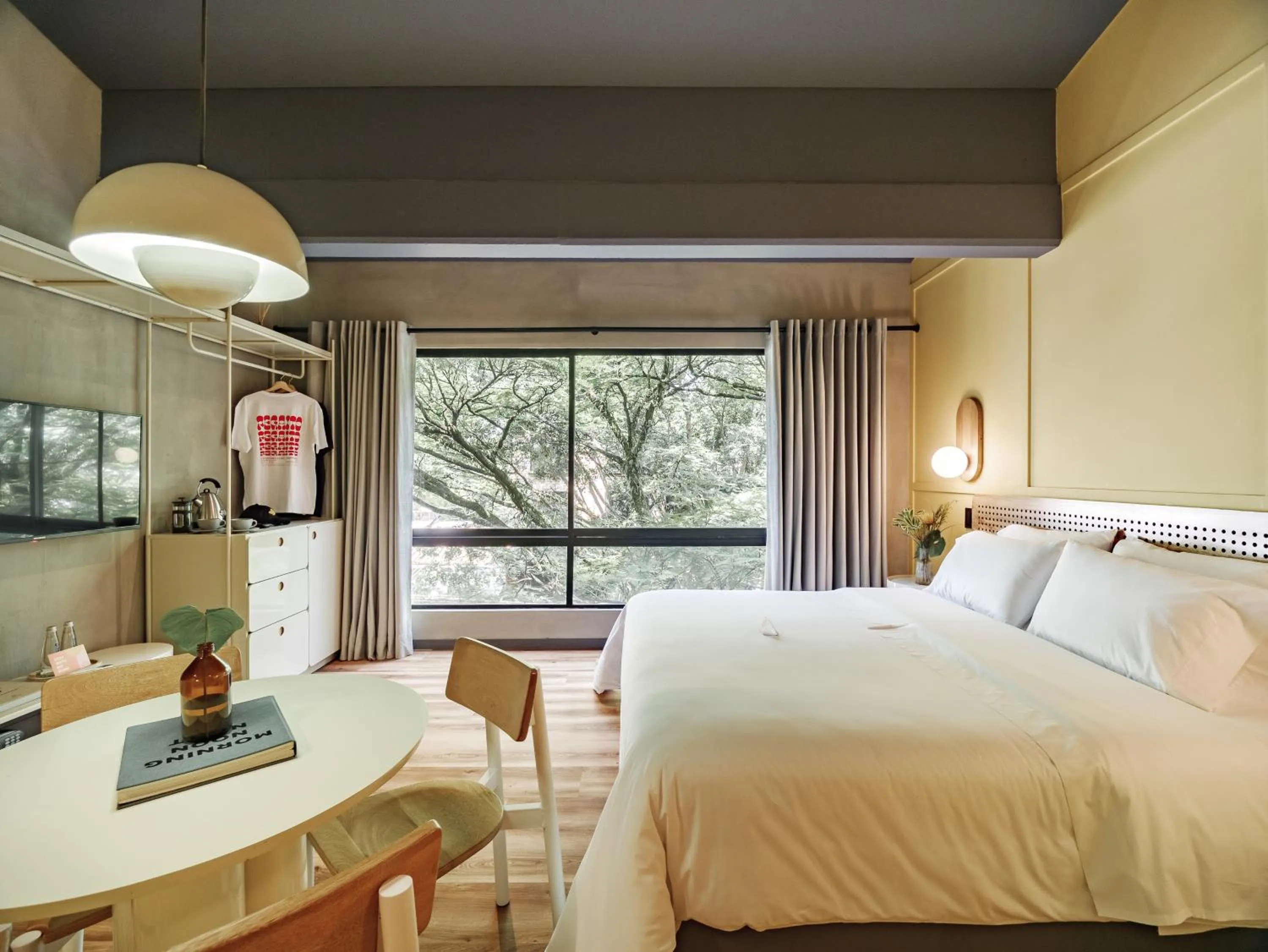 Landmark view, Bed in The Somos Flats Provenza