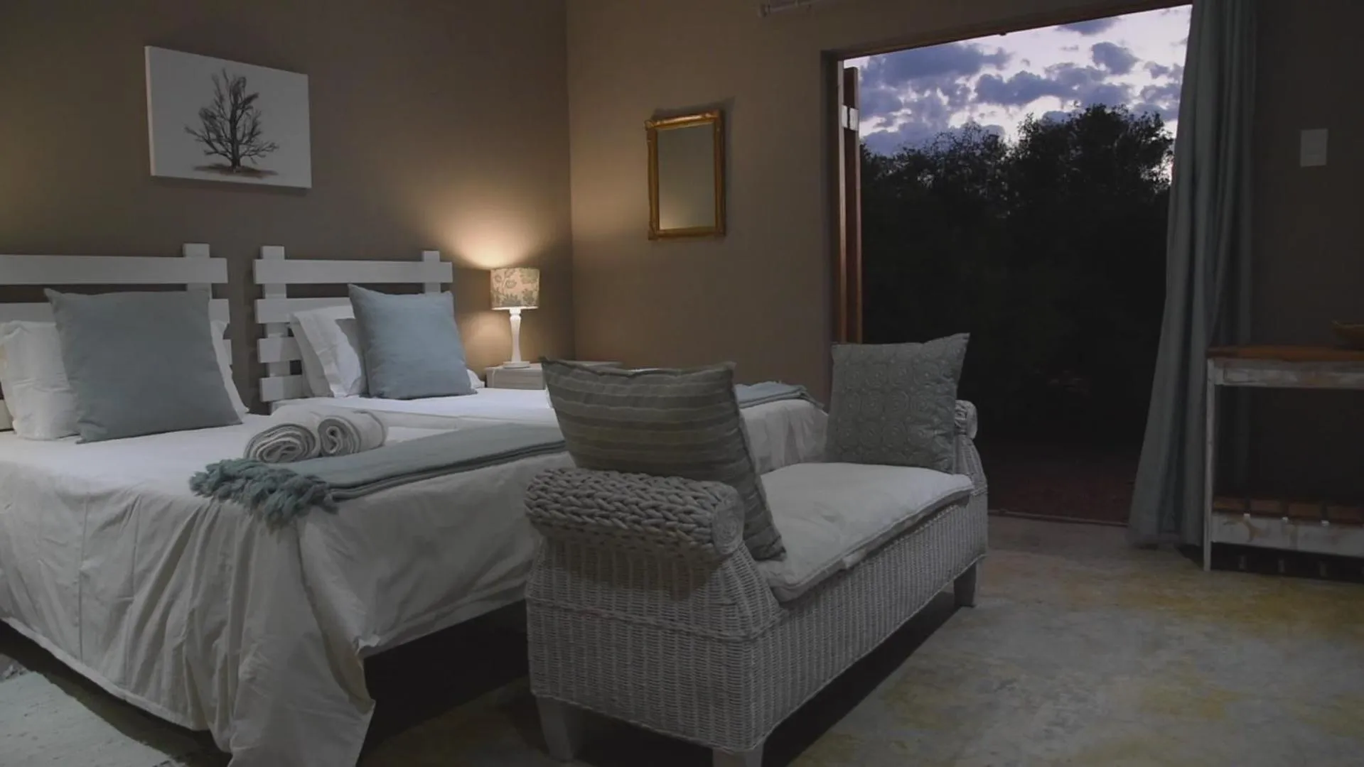 View (from property/room), Bed in Zwartberg View Mountain Lodge