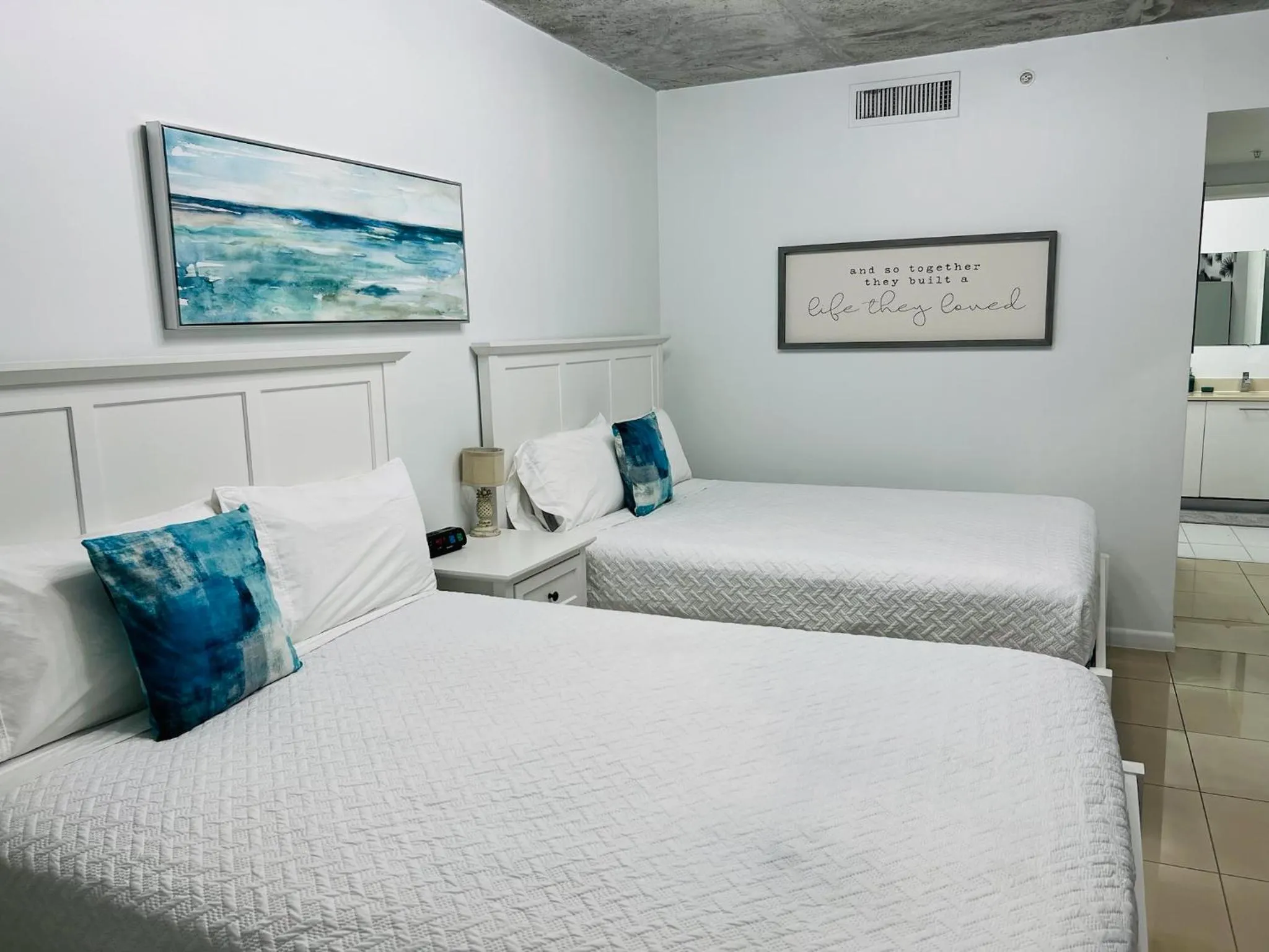 Bed in Spacious 2BD 2BTH at Midblock