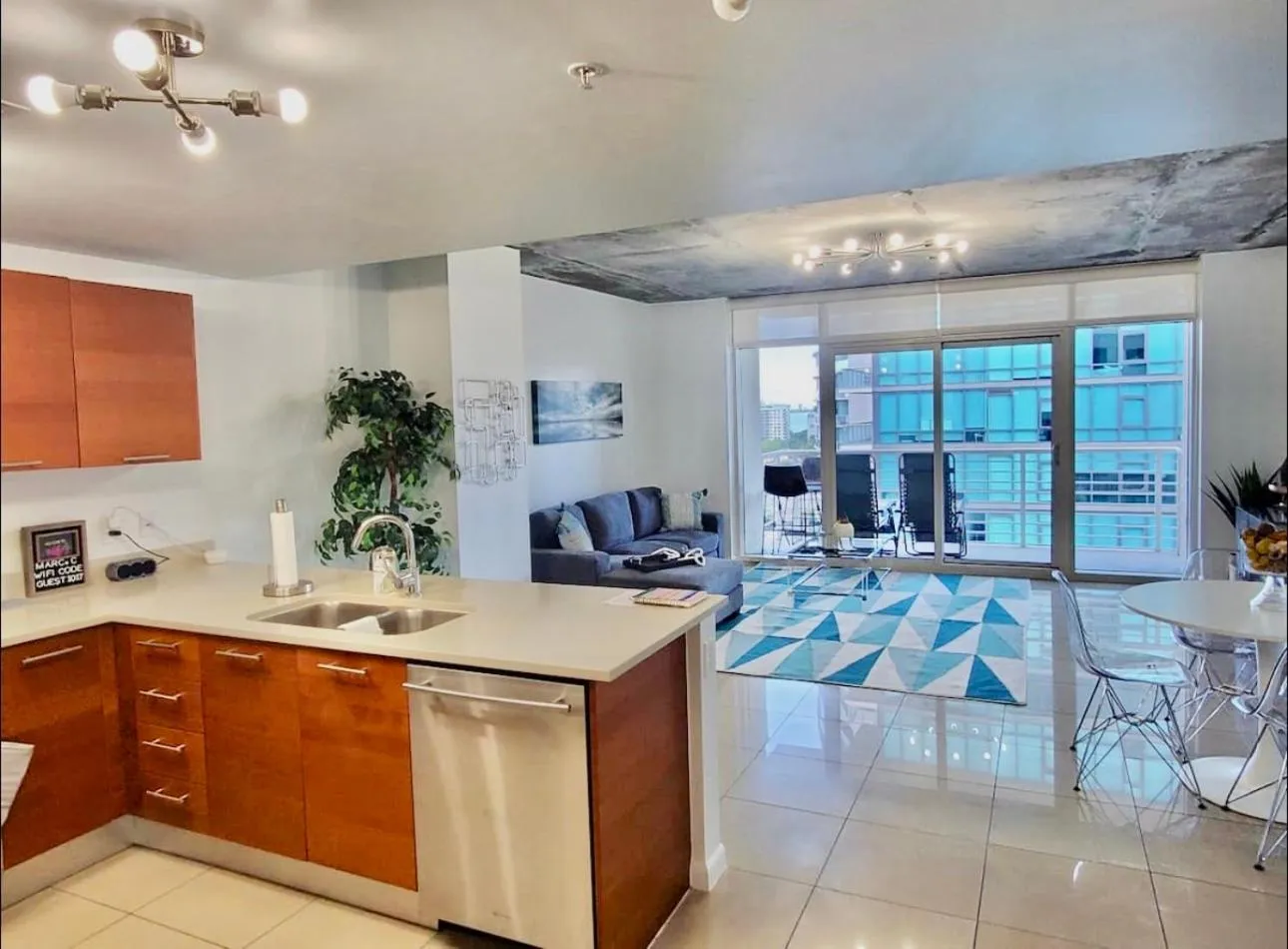 Living room in Spacious 2BD 2BTH at Midblock