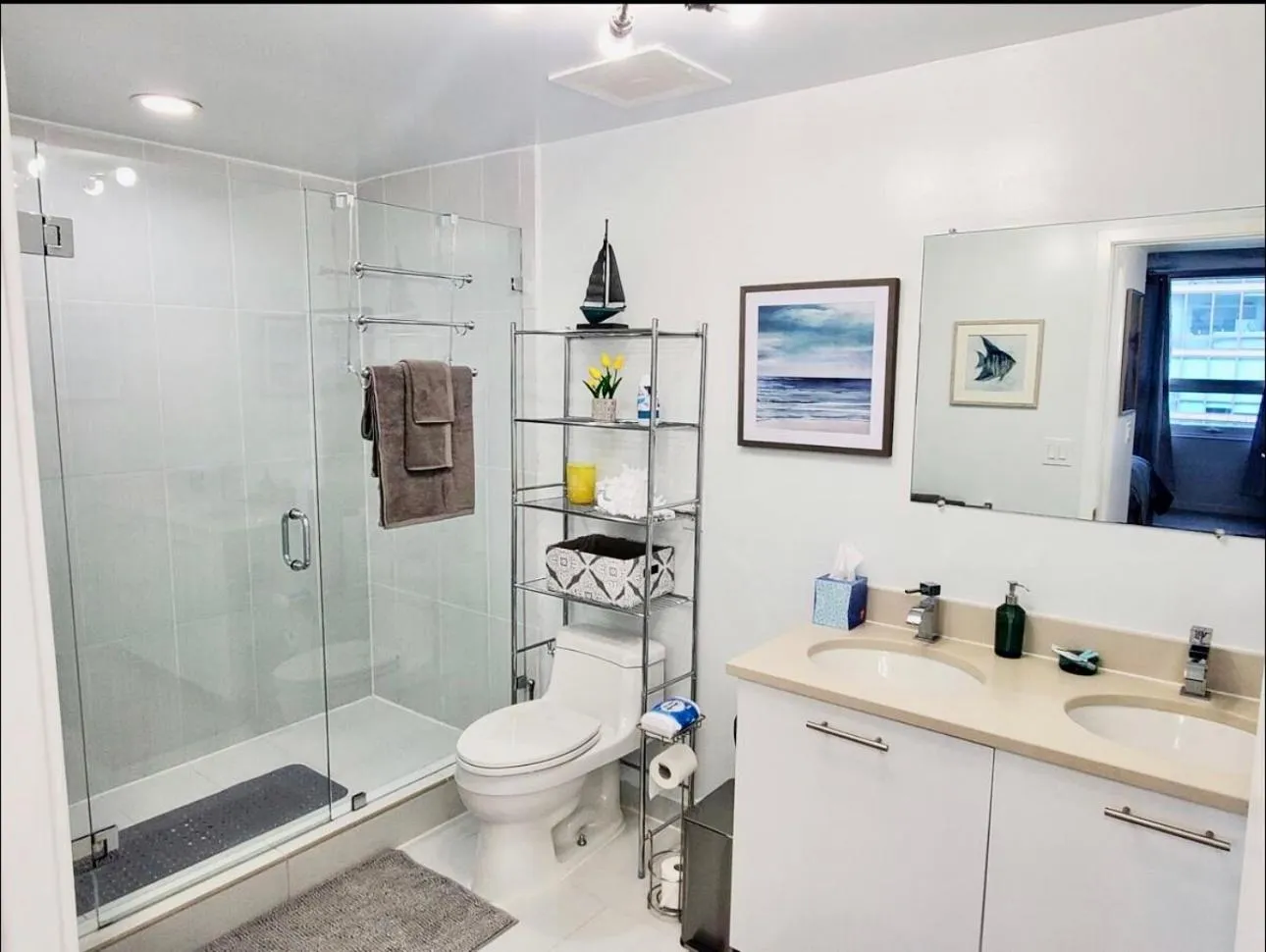 Bathroom in Spacious 2BD 2BTH at Midblock