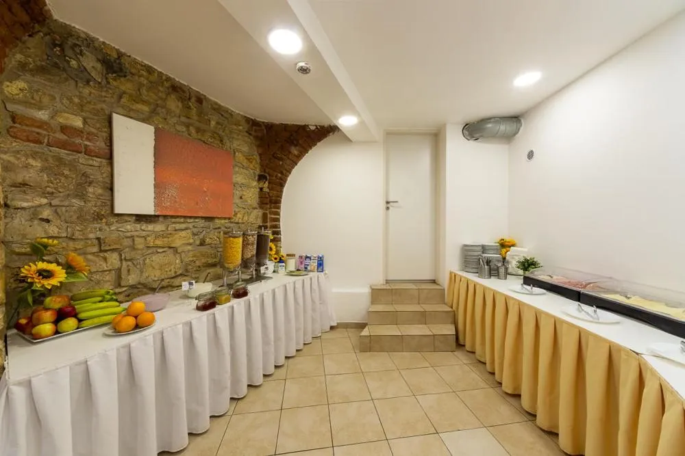 Restaurant/places to eat in Minimino hotel