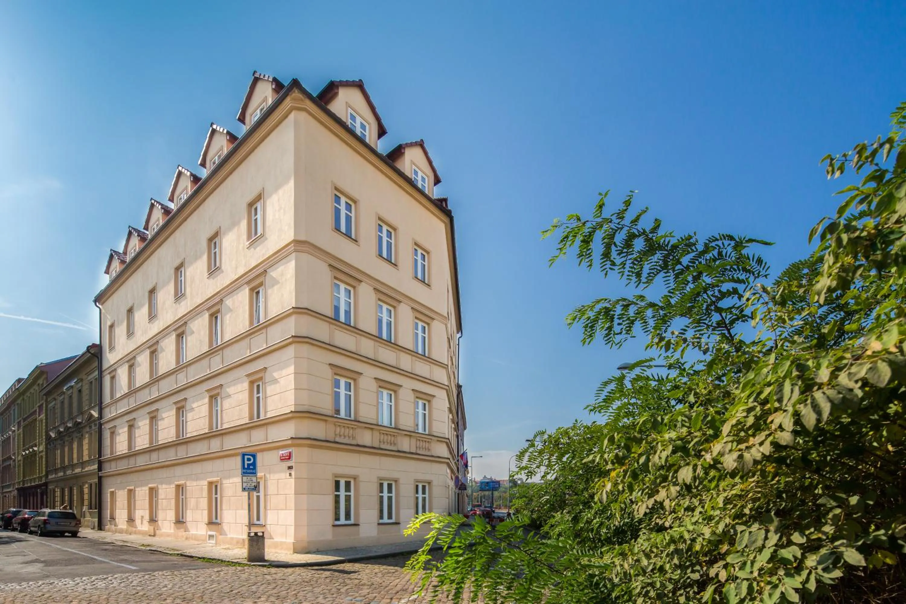 Property building in Minimino hotel