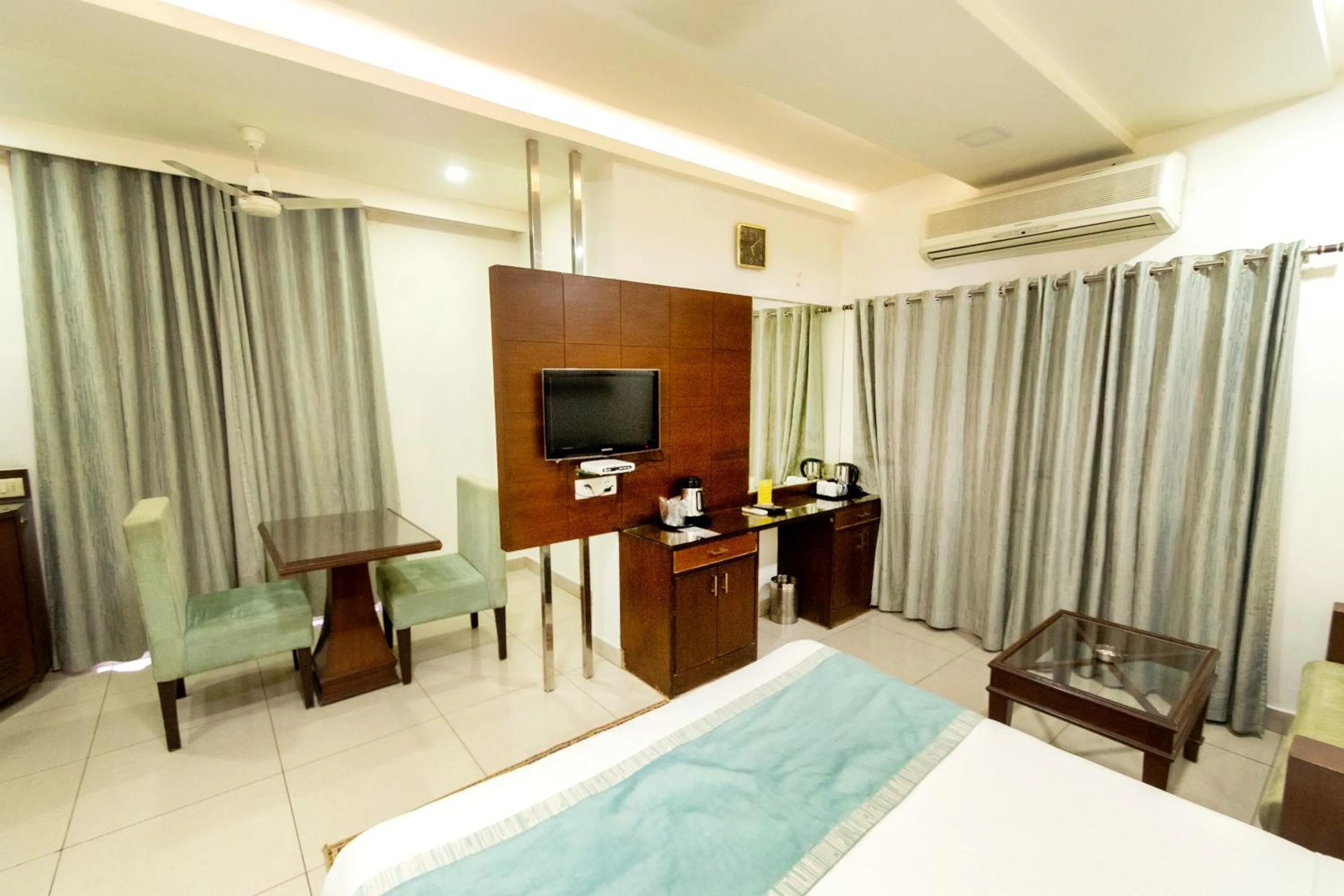 Coffee/tea facilities, Bed in Hotel Annapoorna Residency