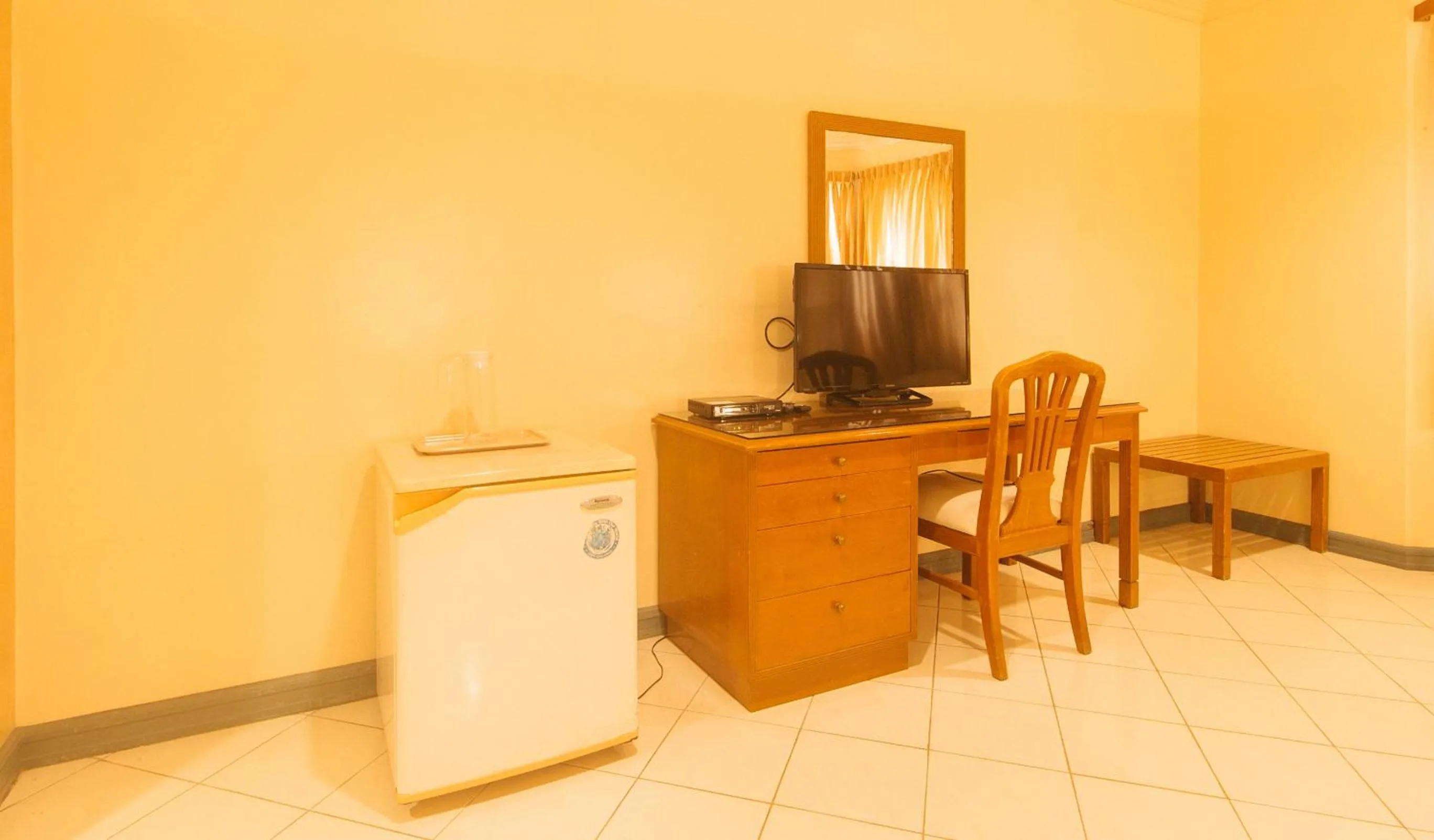 TV and multimedia in Royal Am Rei Hotel by RedDoorz