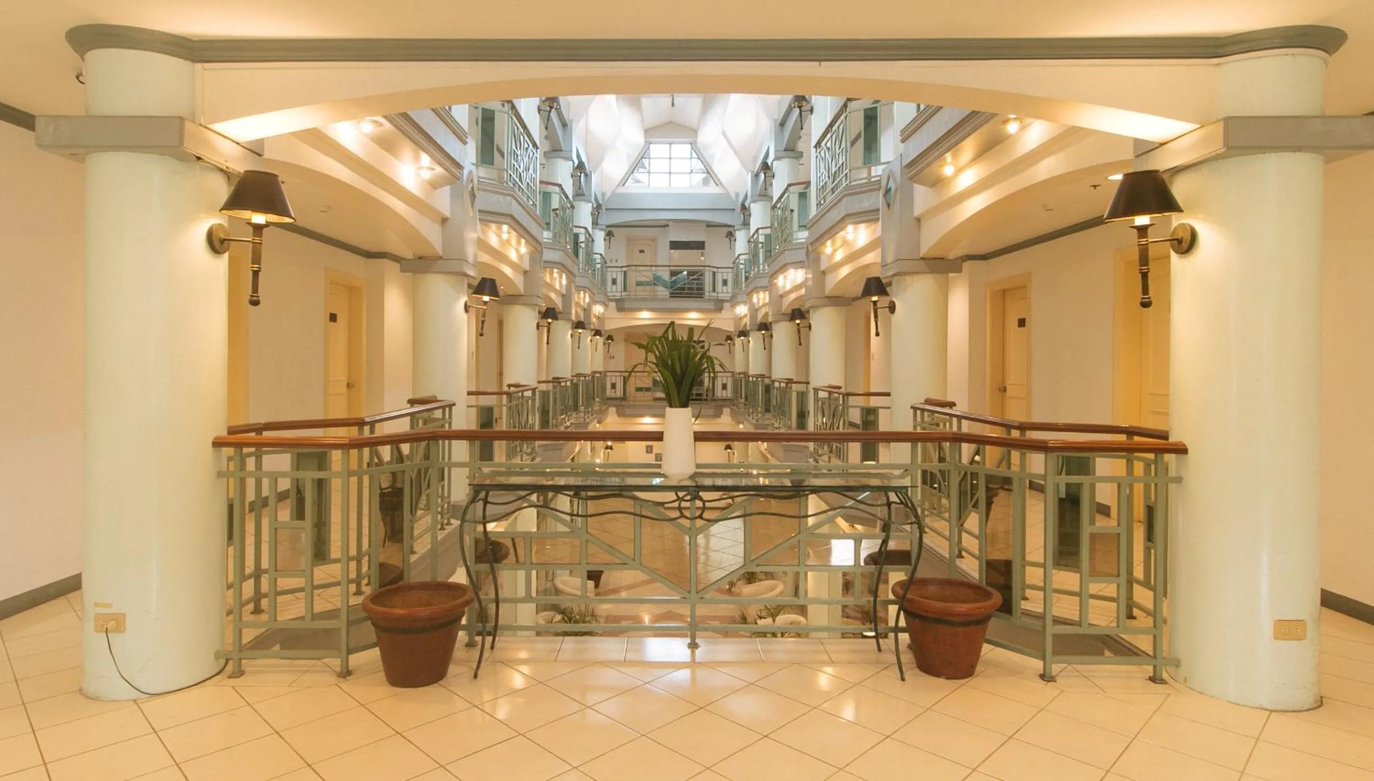 Area and facilities in Royal Am Rei Hotel by RedDoorz