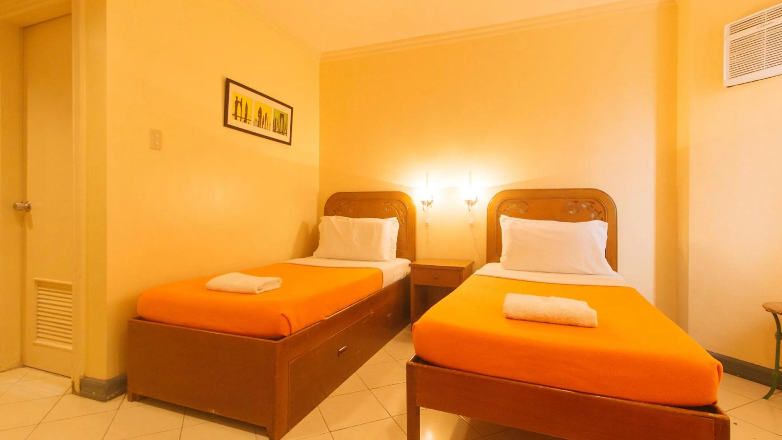 Bedroom, Bed in Royal Am Rei Hotel by RedDoorz